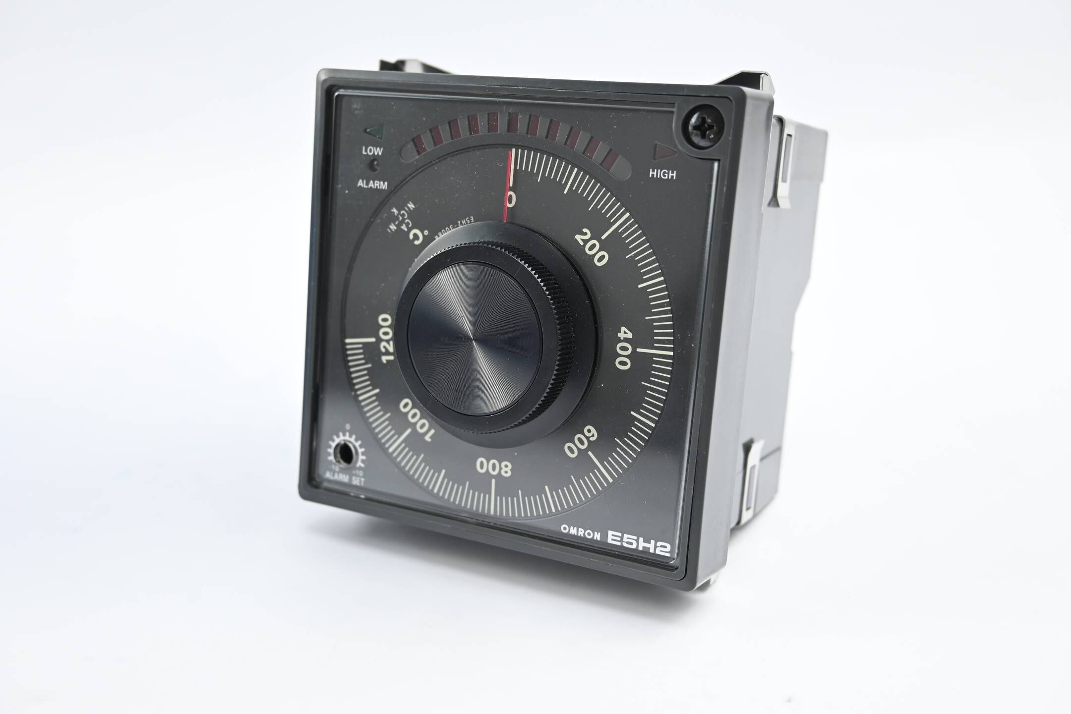 Omron Temperatur Controller 0-1200°C 110/220 VAC ( E5H2-Y6CA DIN )