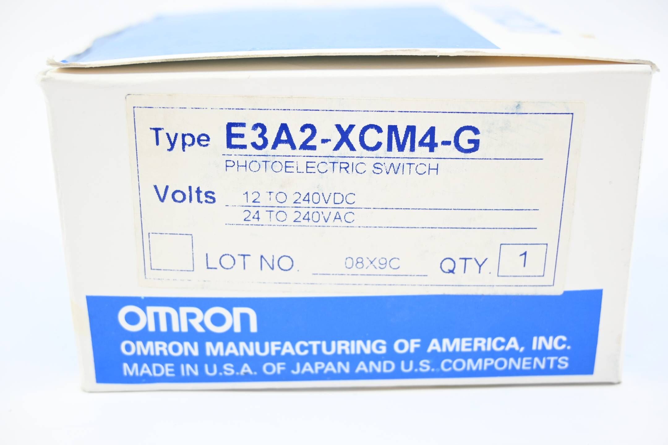 Omron Photoelectric Switch 12-240 VDC 24-240 VAC ( E3A2-XCM4-G )