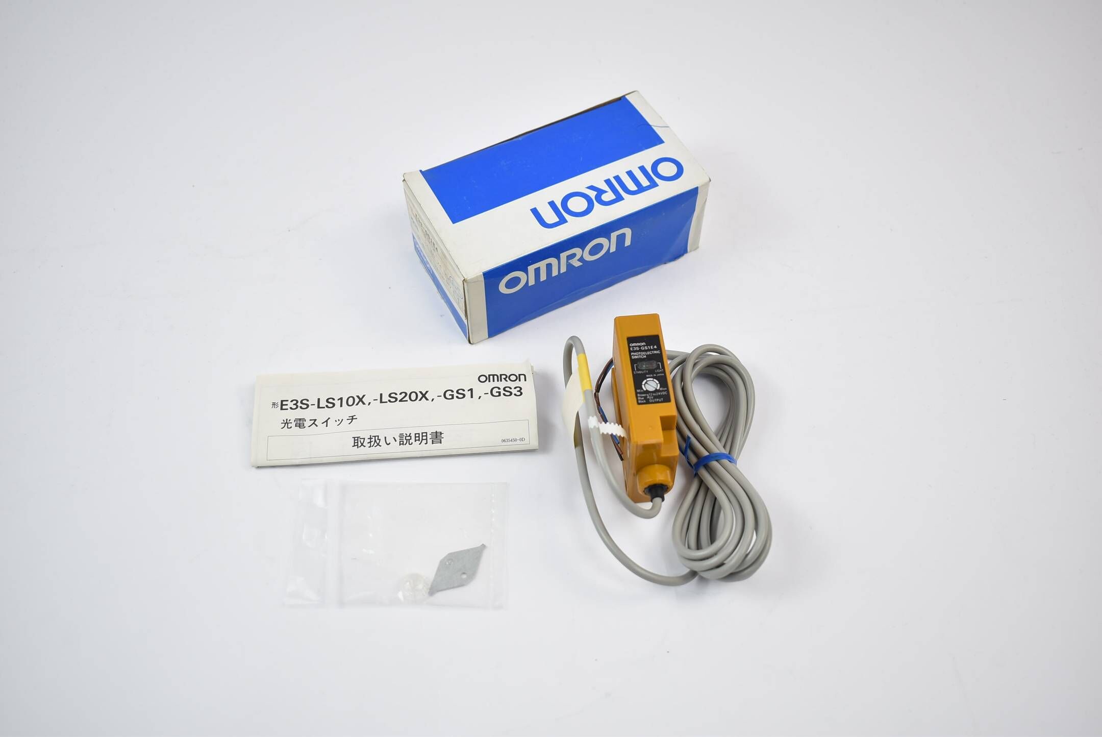 Omron Photoelectric Switch E3S-GS1E4 / 12 - 24 VDC