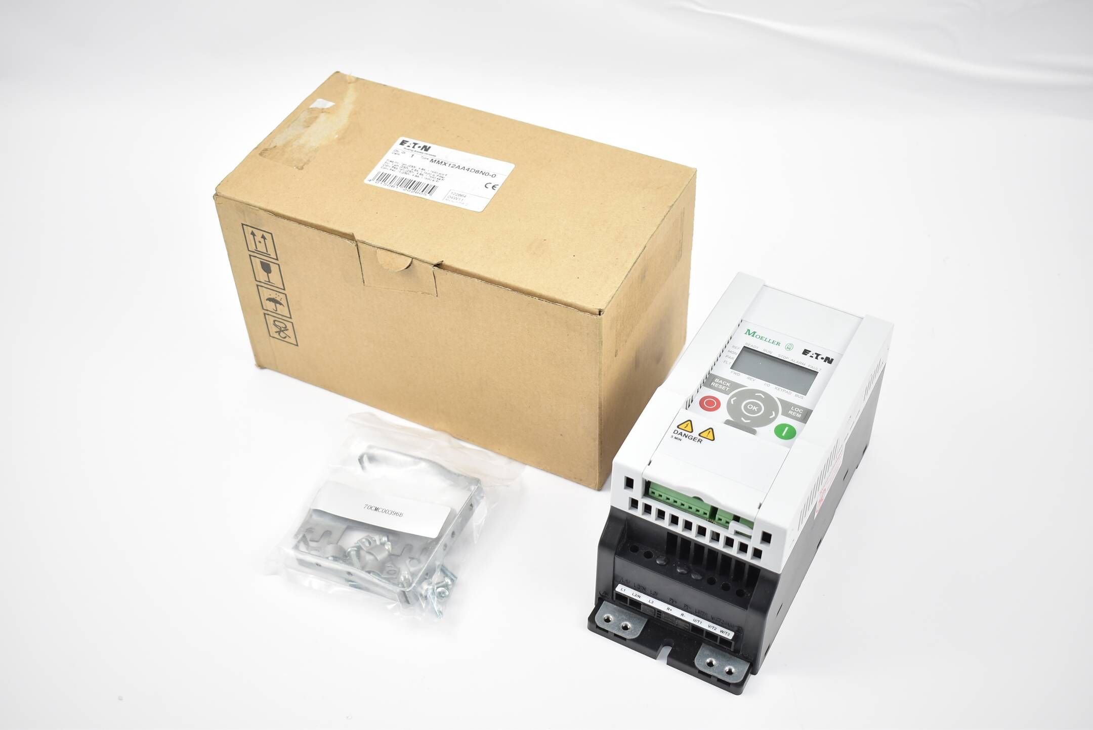 DEFEKT Eaton Moeller Frequenzumrichter MMX12AA4D8N0-0 ( 122664 )