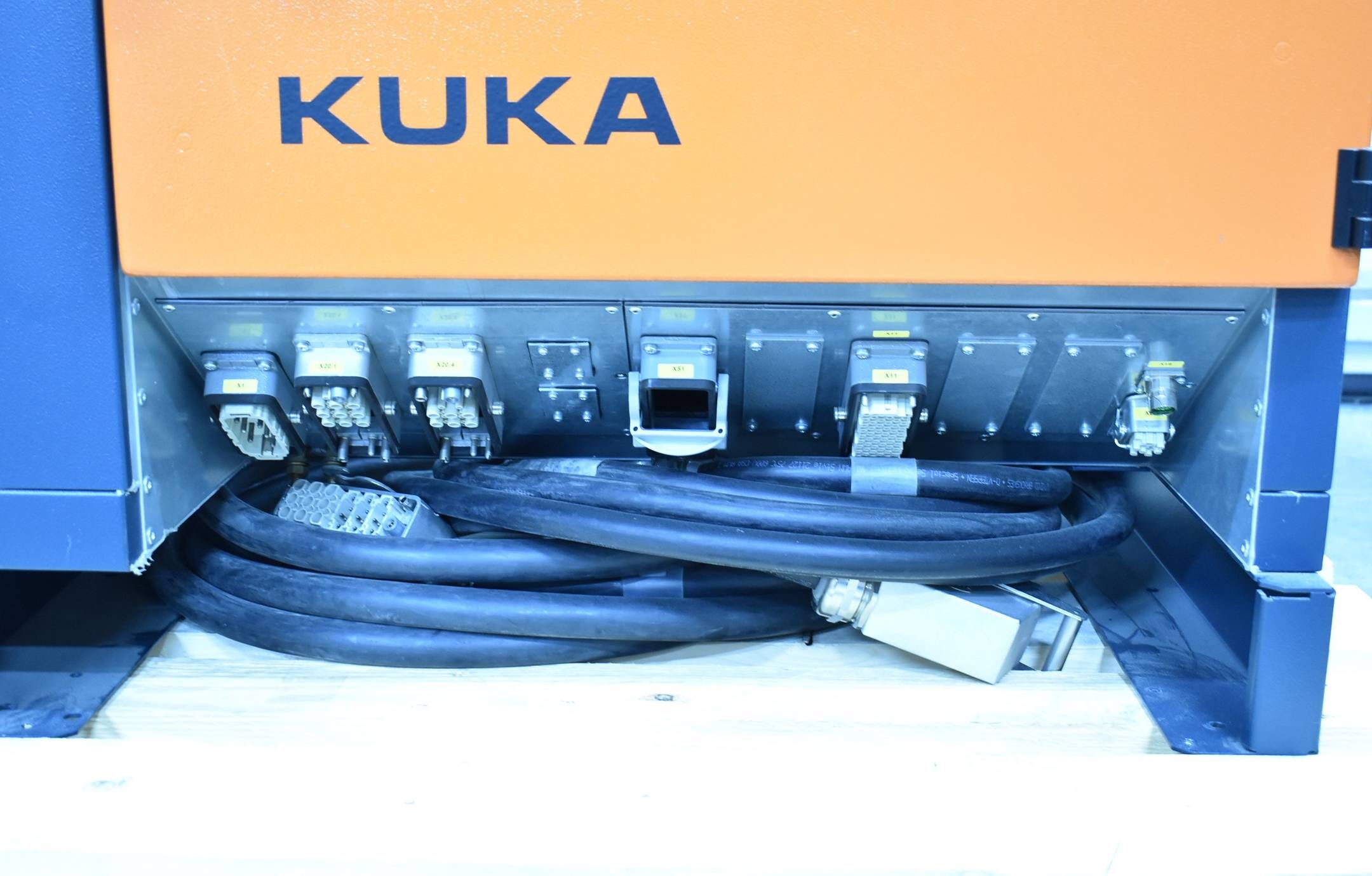 Kuka Roboter KR 470-2 PA + Schaltschrank KR C4 + Bedienpanel 00-168-334