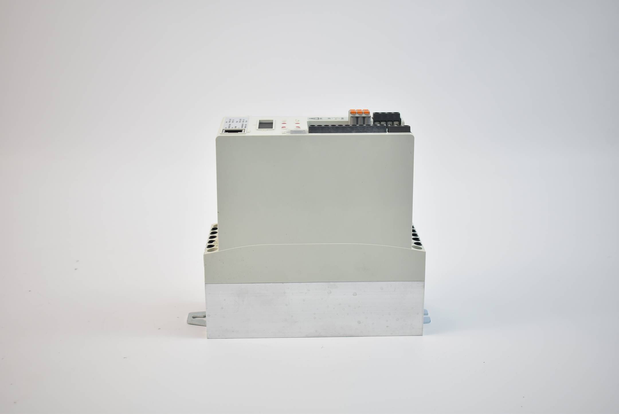 Lenze Inverter Drives 8400 BaseLine C E84AVBCE1122SX0XX3A34 ( 1,10kW )