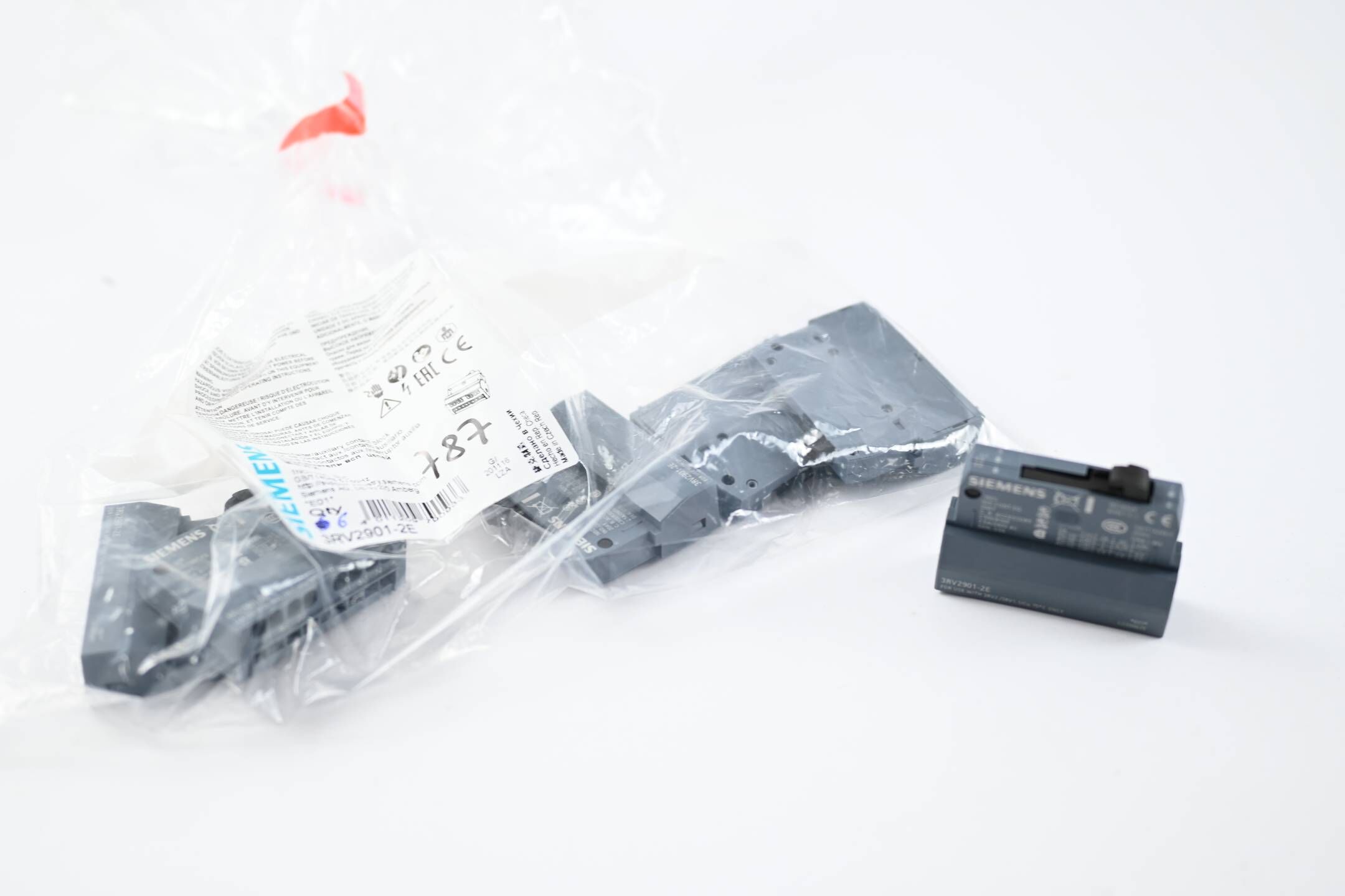 Siemens Hilfsschalter 3RV2901-2E ( 3RV2 901-2E ) 6 Stück