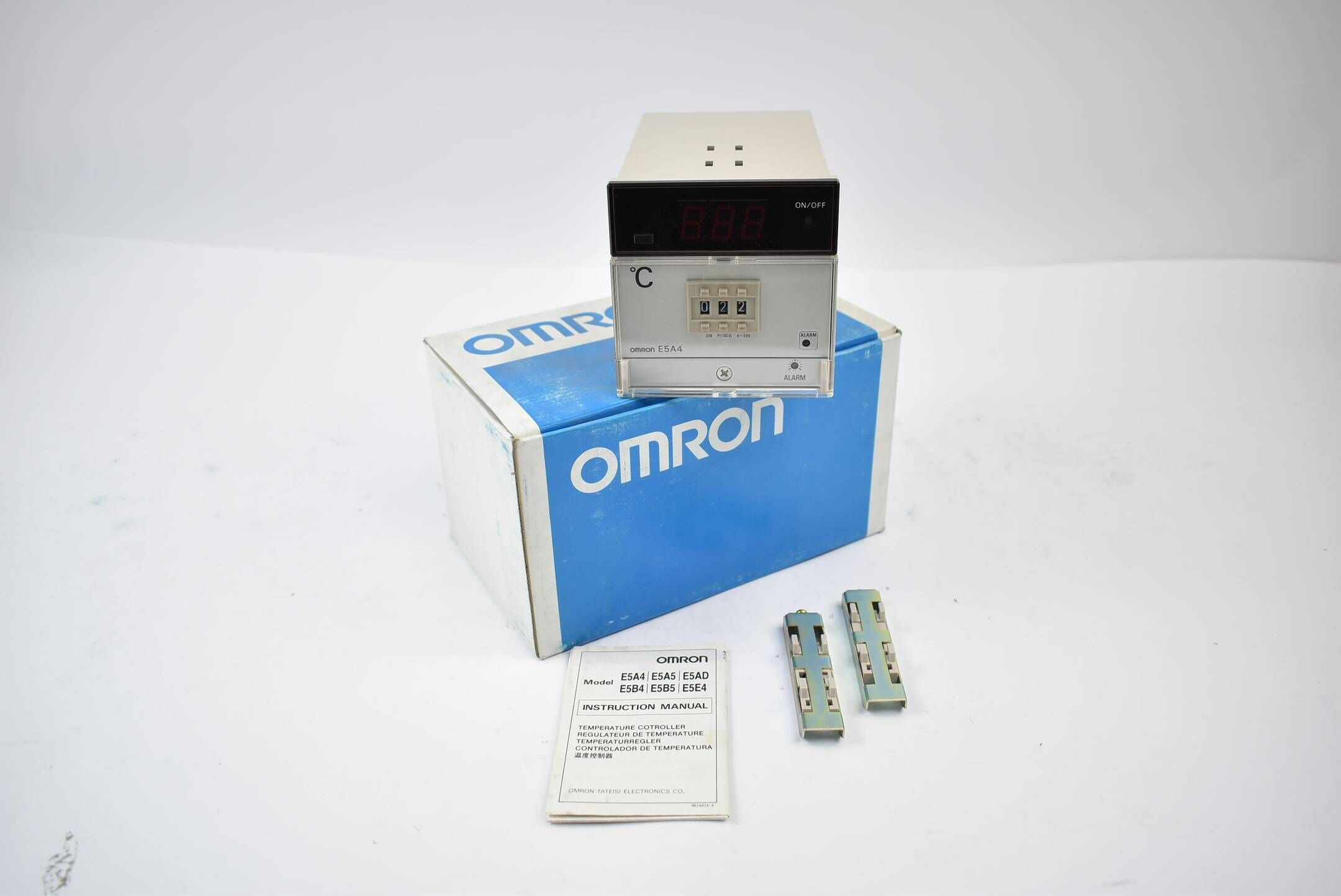Omron Temperature Controller E5A4-R21P-DIN 0-399°C AC110/120 / 220/240V