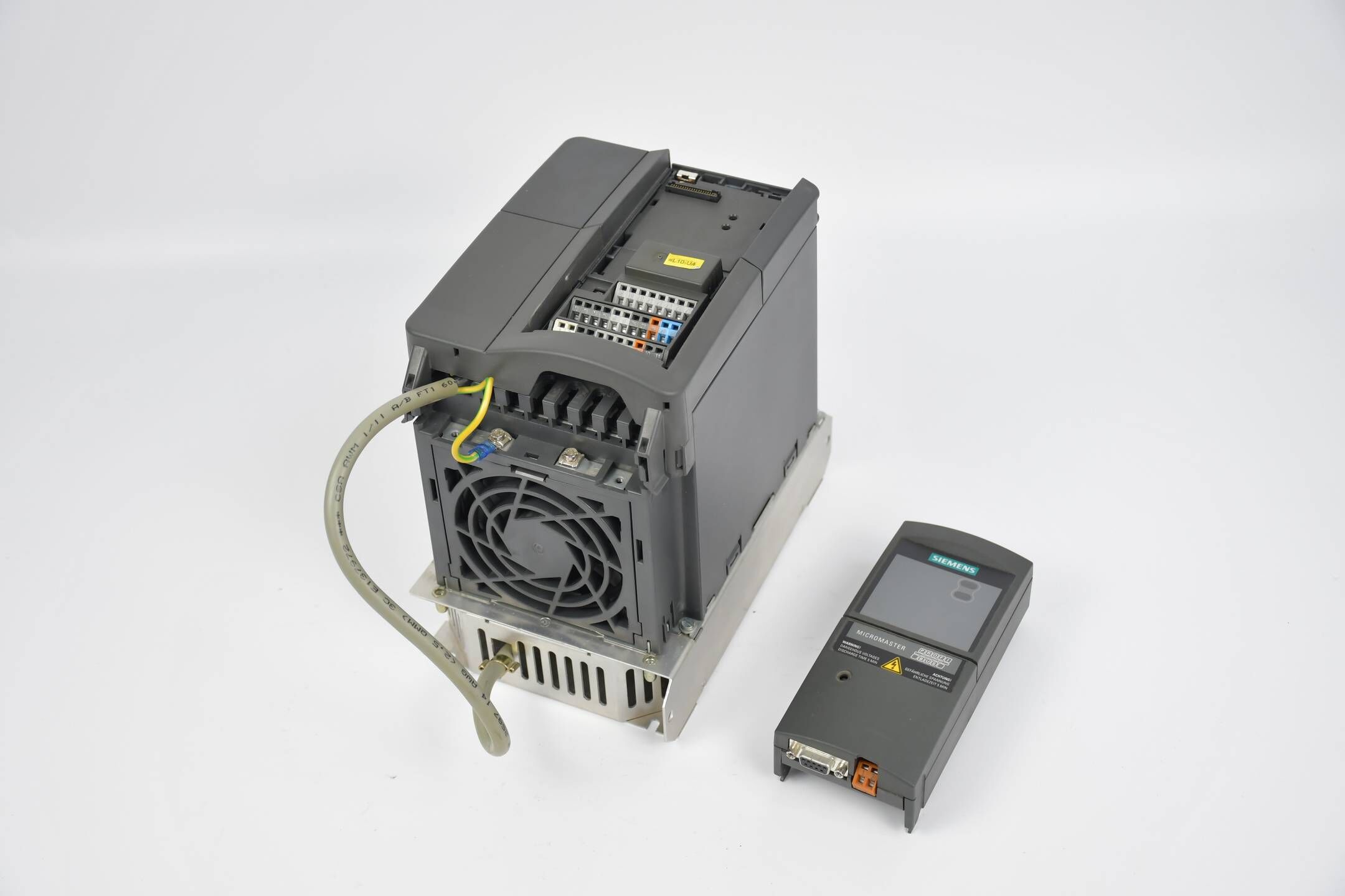 Siemens Micromaster 440 6SE6440-2AB21-1BA1 E H01/2.21 inkl. Kommutierungsdrossel