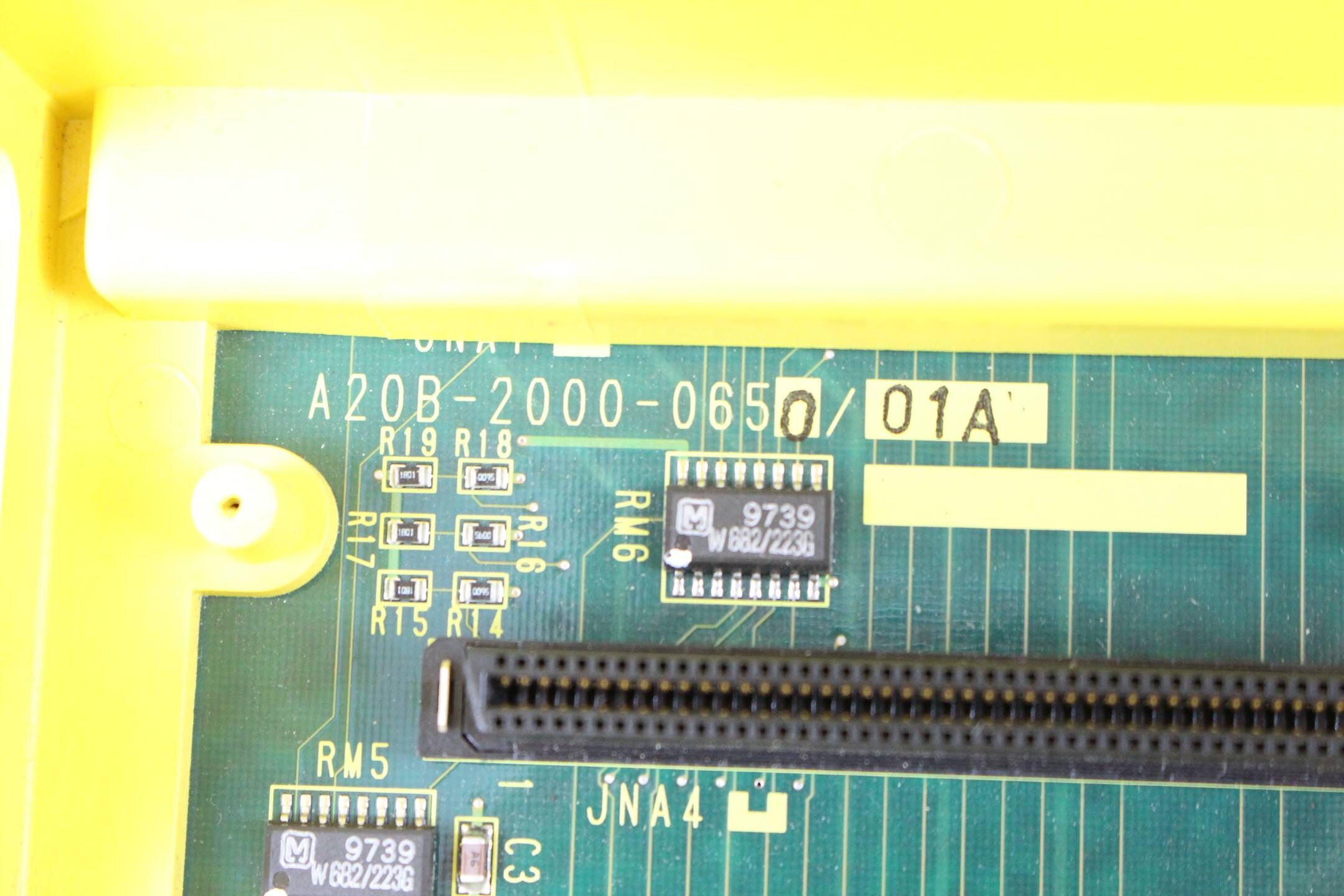 Fanuc Rückwandplatine A20B-2000-0650/01A inkl. Rack