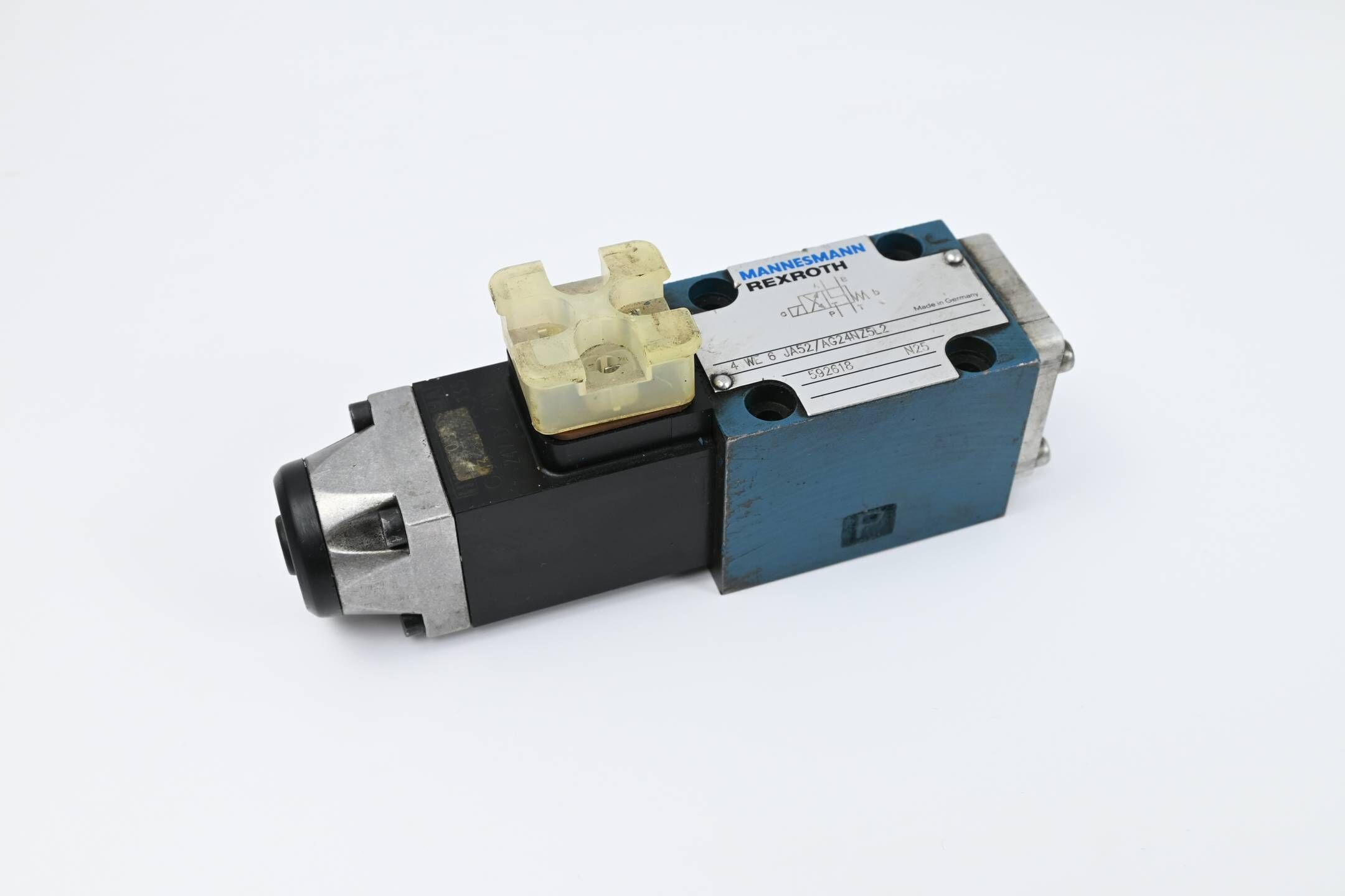 Mannesmann Rexroth Wegeschieberventil 4 WE 6 JA52/AG24NZ5L2 ( R900592618 )