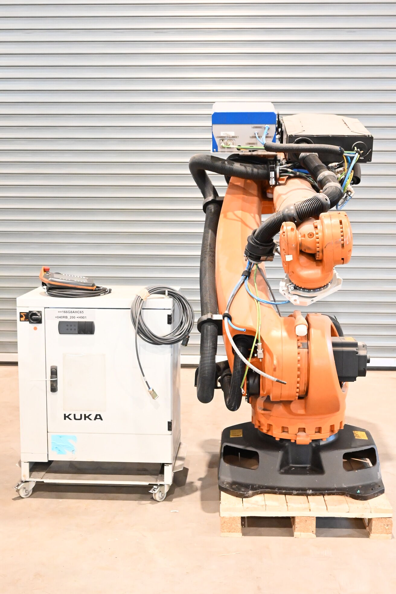 Kuka Industrieroboter KR240 R2900 ultra inkl. Schaltschrank KRC4 + 00-168-334