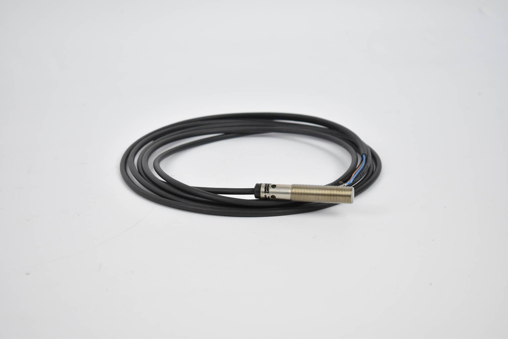 Balluff induktiver Abstandssensor 15-30VDC 0-10V 0,5-2mm BAW M12MF2-UAC40F-BP03