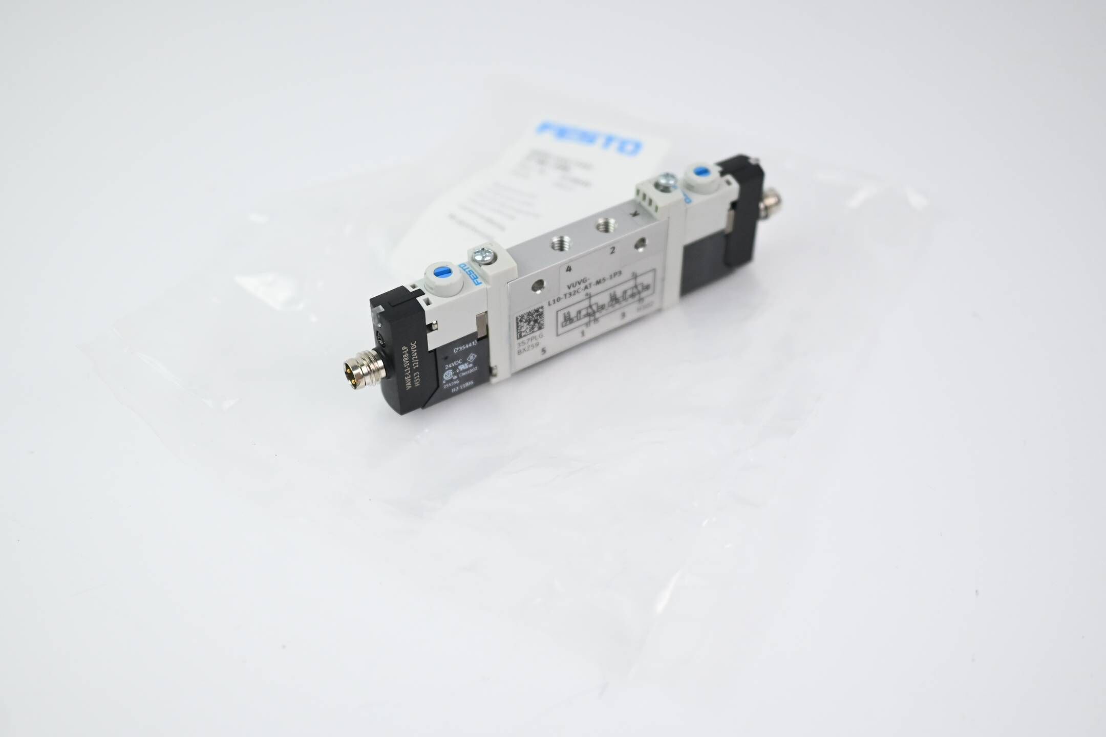 Festo 3/2-Wege-Magnetventil VUVG-S10-T32C-AT-M5-1R8L ( 572610 )