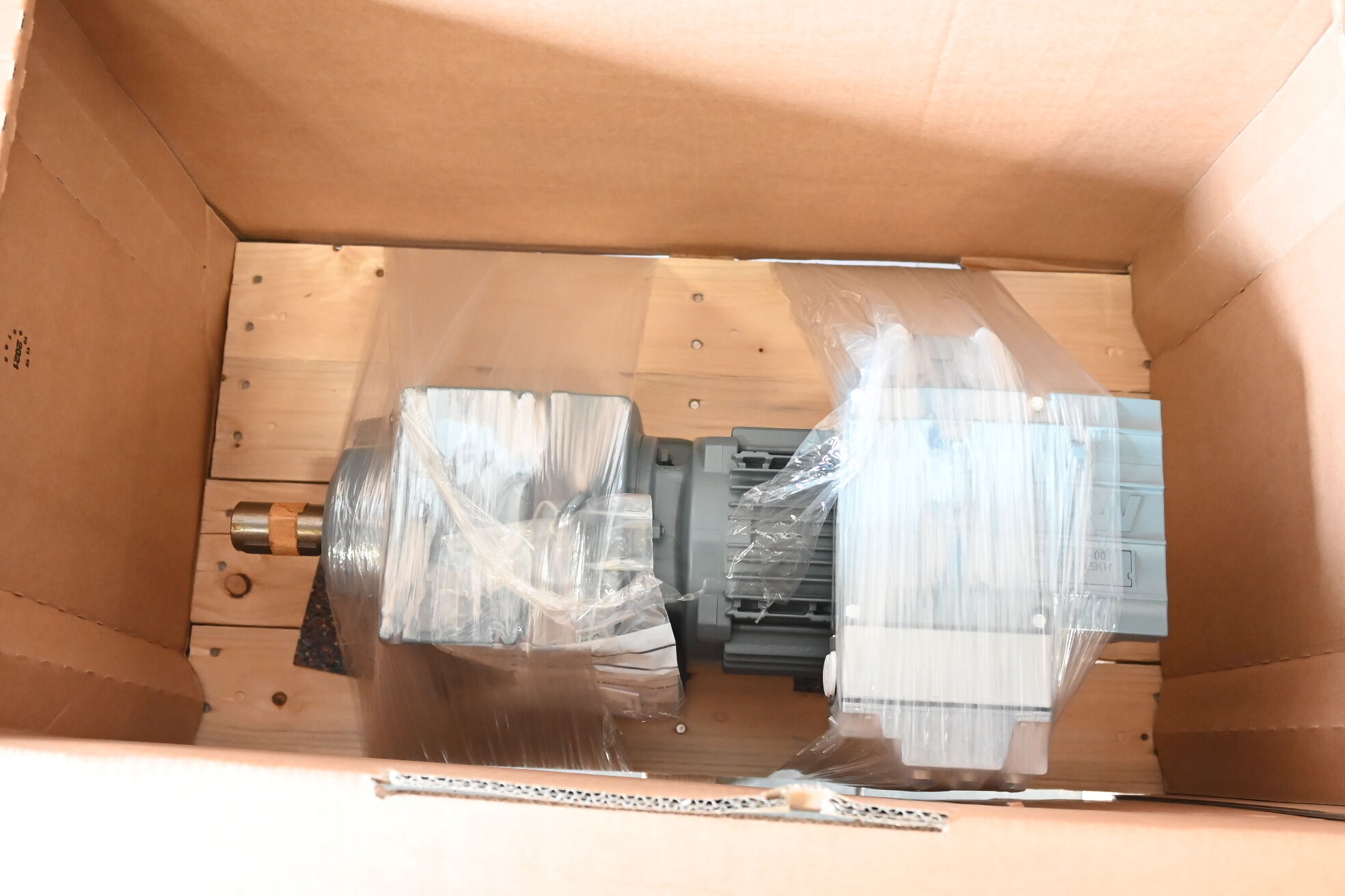 SEW-Eurodrive Getriebemotor R67 DRN90L4/MM15/MO/ASA3 ( R67DRN90L4/MM15/MO/ASA3 )