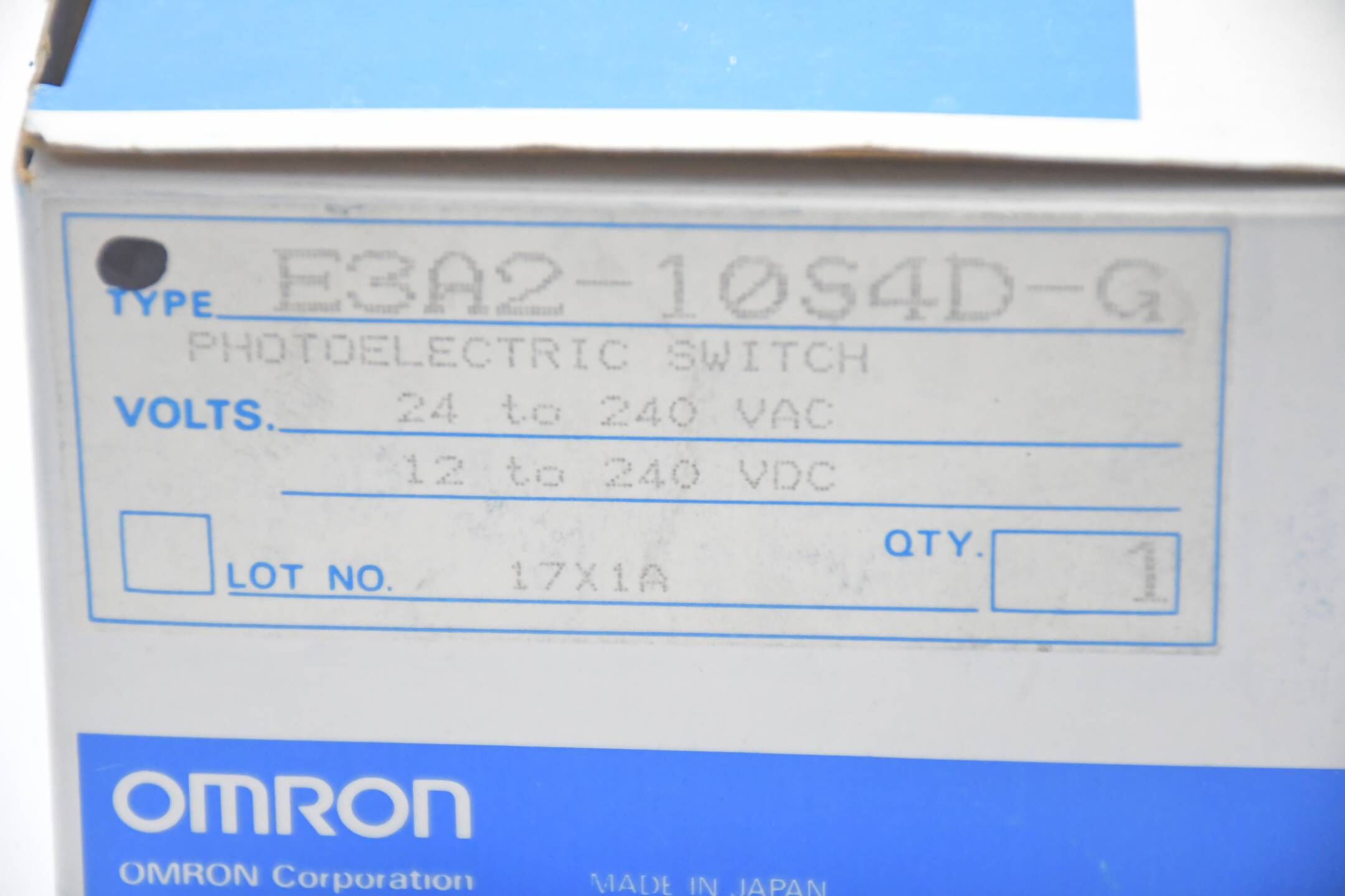 Omron Photoelectric switch 24 to 240 VAC , 12 to 240 VDC ( E3A2-10S4D-G )