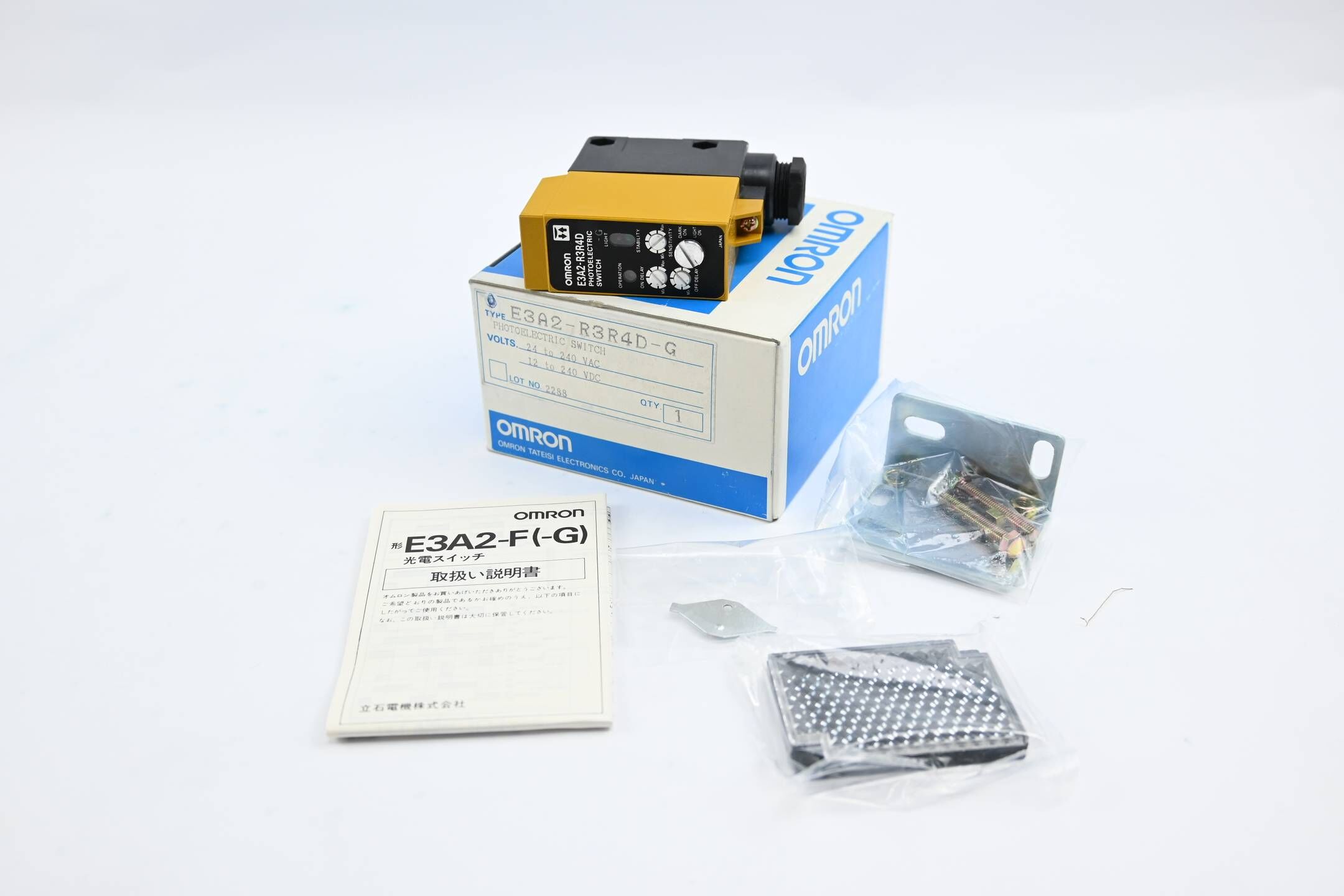 Omron Photoelectric Switch 24-240 VAC 12-240 VDC ( E3A2-R3R4D-G )