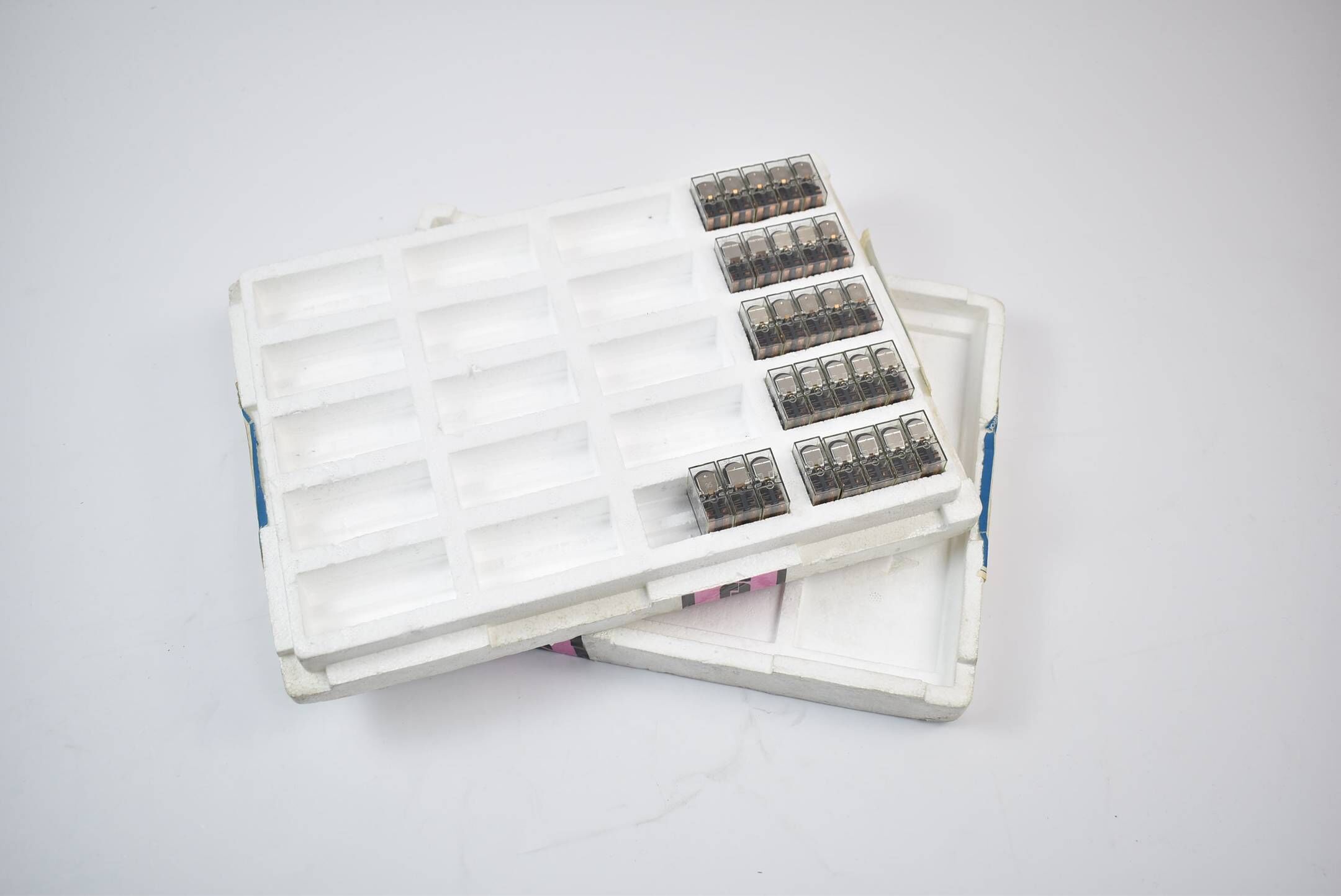 Omron 28 Stück Relay 24VDC ( G2R-217P-V-US-SV )