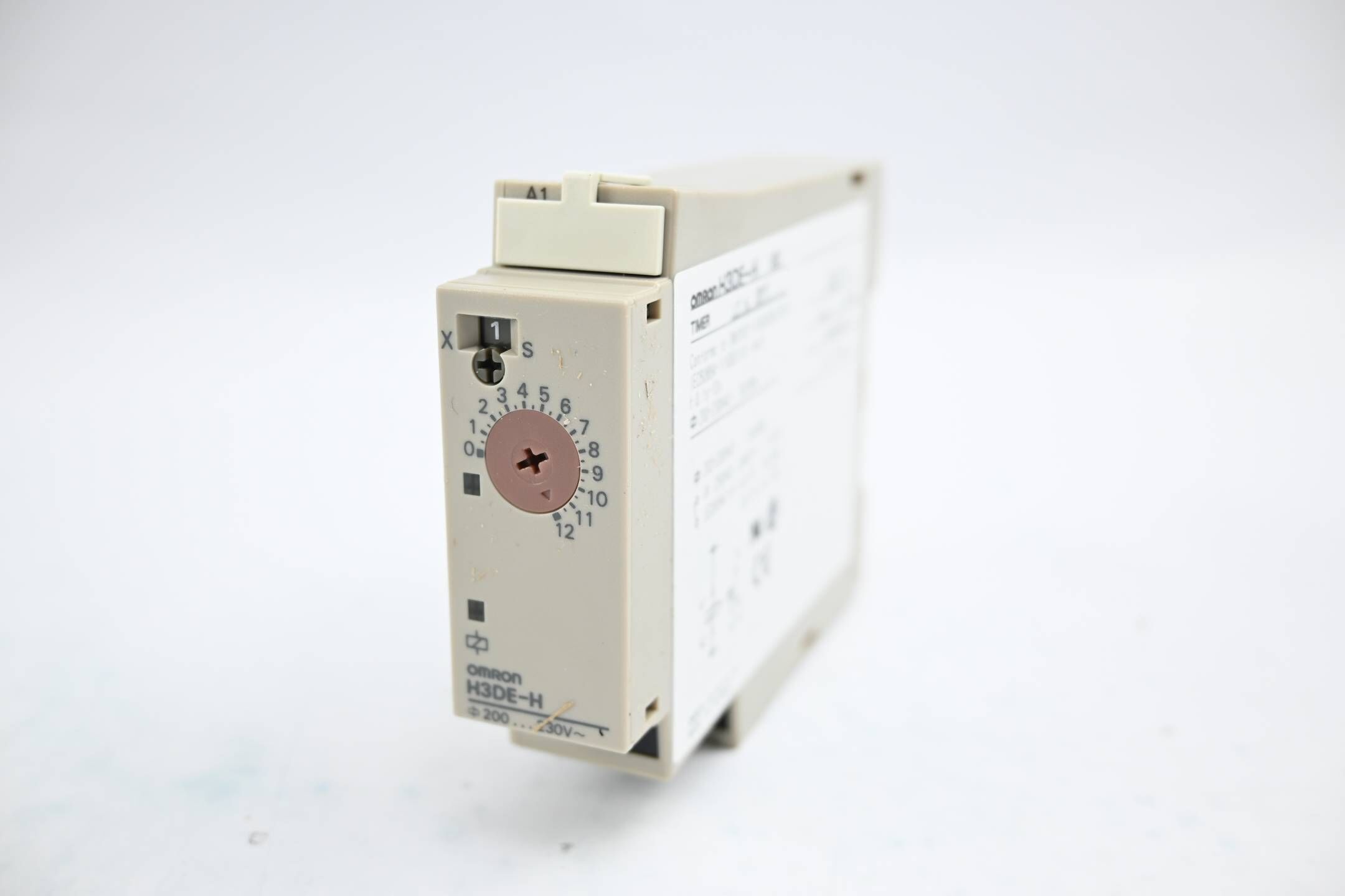 Omron Timer 0.1s-12s 200-230VAC ( H3DE-H(S) )