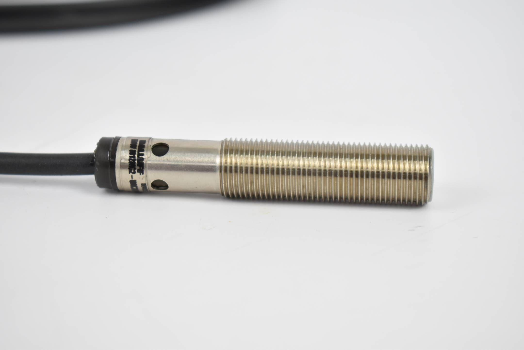 Balluff induktiver Abstandssensor 15-30VDC 0-10V 0,5-2mm BAW M12MF2-UAC40F-BP03