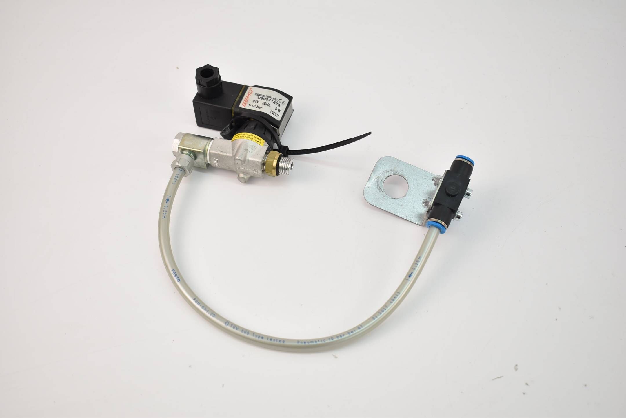 Gemü Magnetventil 24V 8W 1-10bar LR 76153 ( U99071878 ) inkl. Festo Schlauch