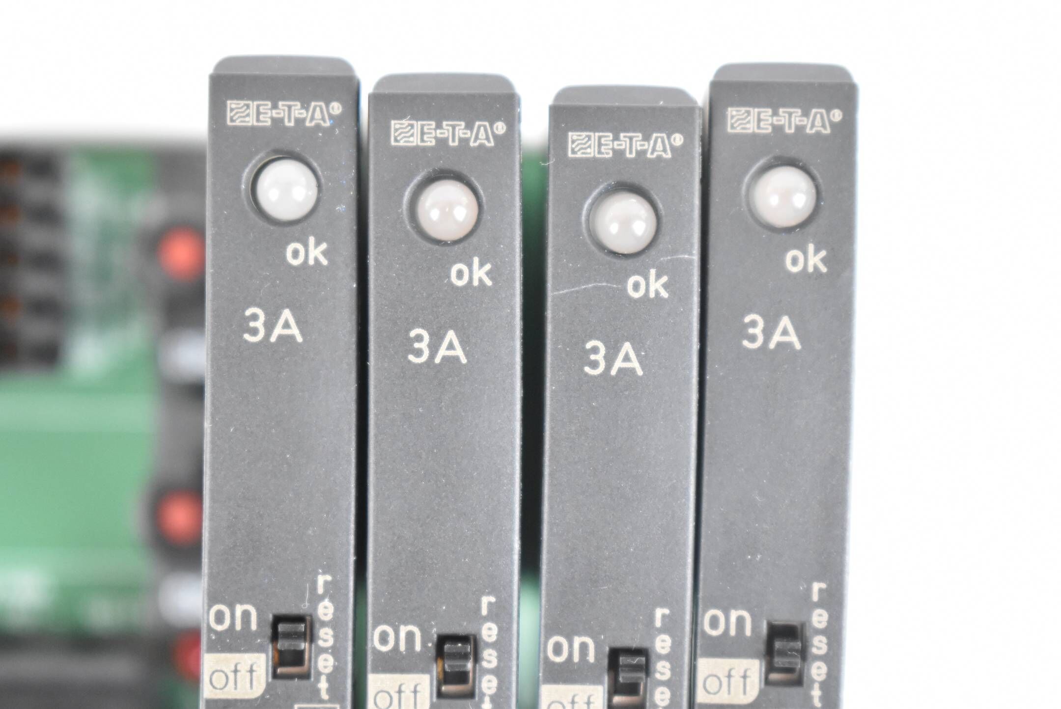 E-T-A ETA Stromverteilungssystem konfiguriert SVS02-04 inkl. ESX10-103-DC24V-3A