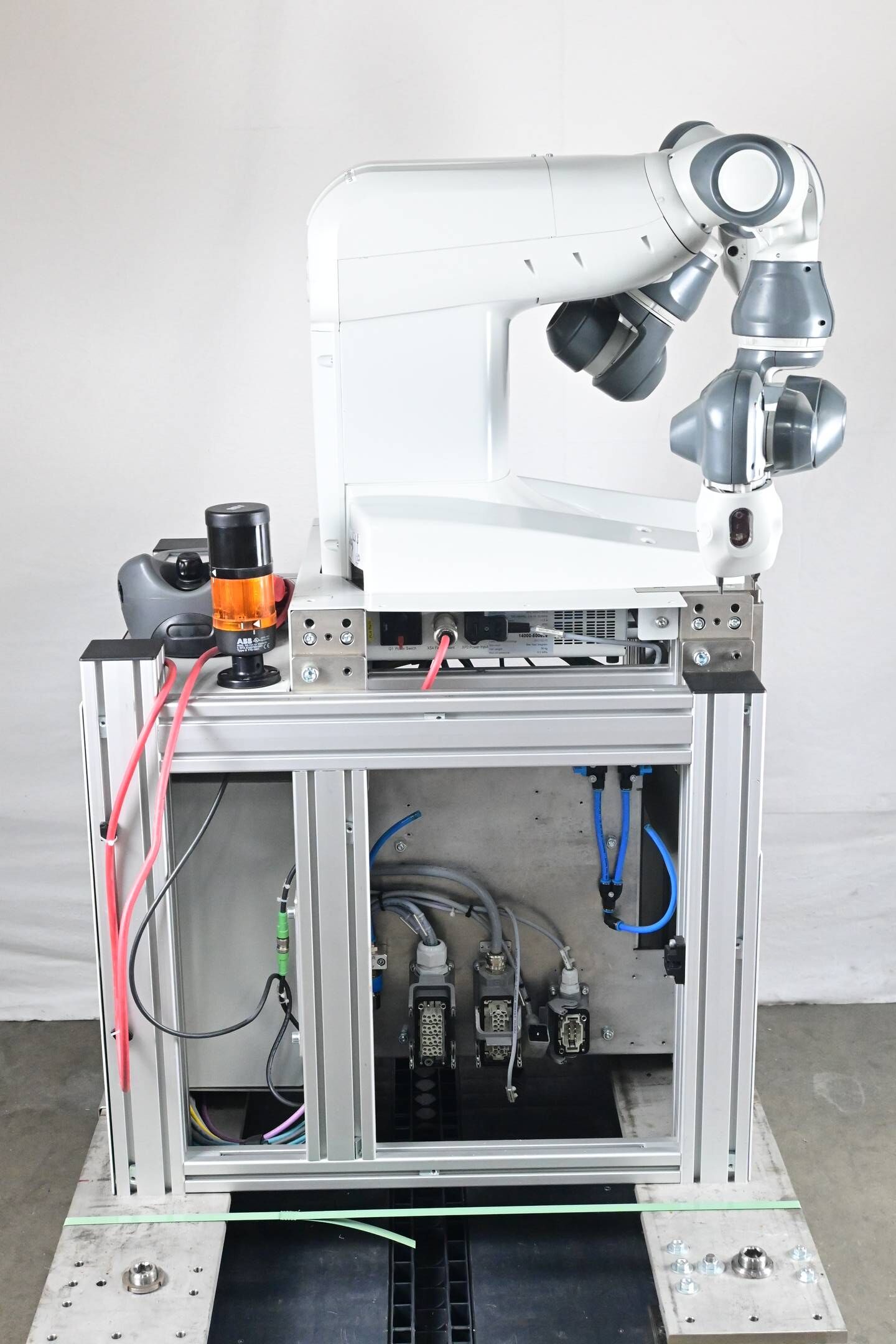 ABB Roboter YuMi IRB14000 ( IRB14000-0.5/C.5 ) inkl. Dockingstation YuMi + Panel