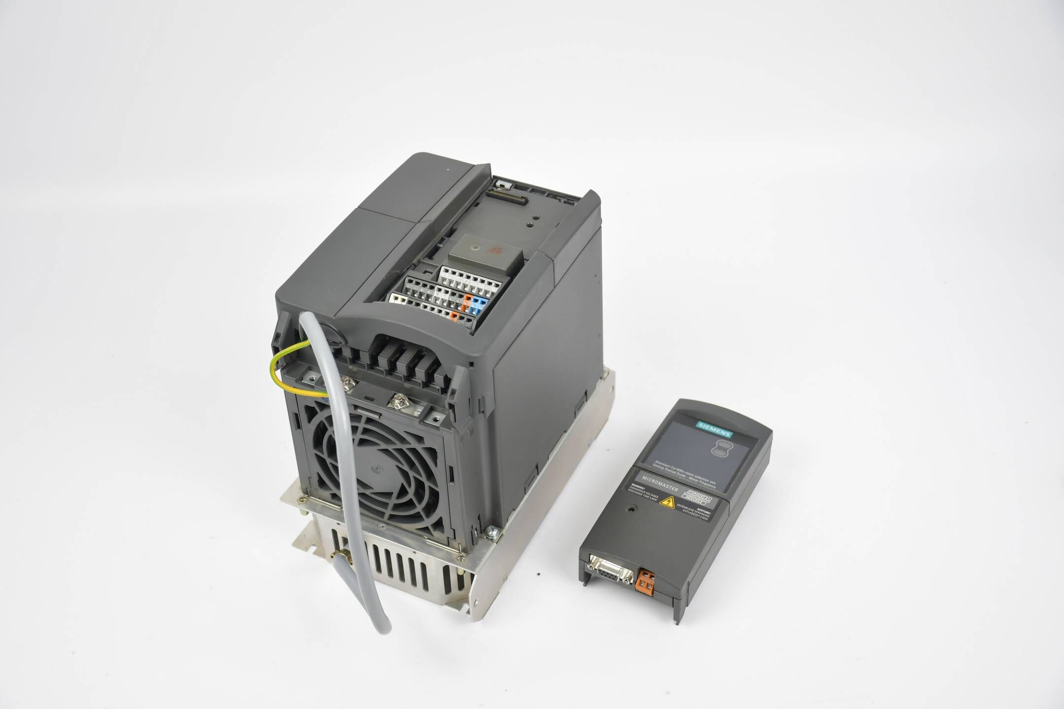 Siemens Micromaster 440 6SE6440-2AB21-1BA1 E A19/2.09 inkl. Kommutierungsdrossel