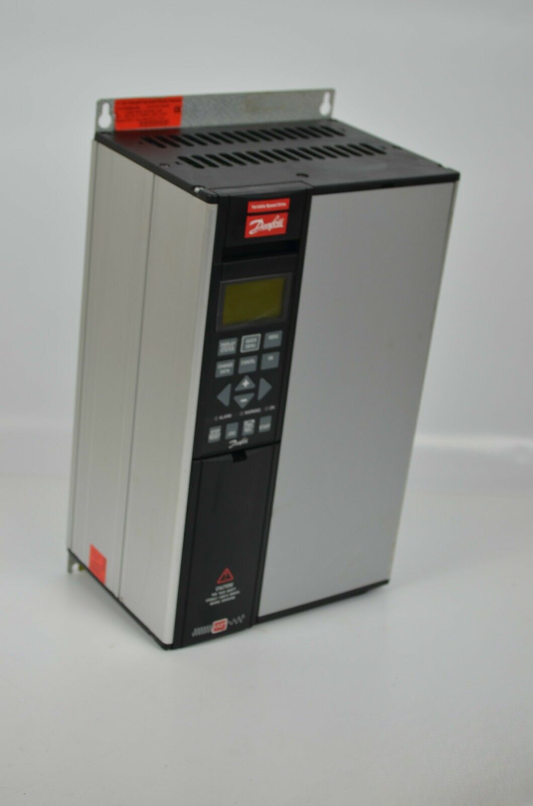 Danfoss VLT 5002 2,1 kVA Frequenzumrichter 175Z0125 VLT5002PT5C20STR3DLF00A00