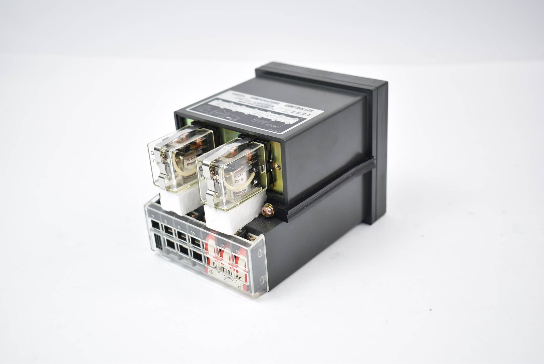 Omron Temperature Controller E5A-X3PTDIN 0-300°C 110 / 220 VAC