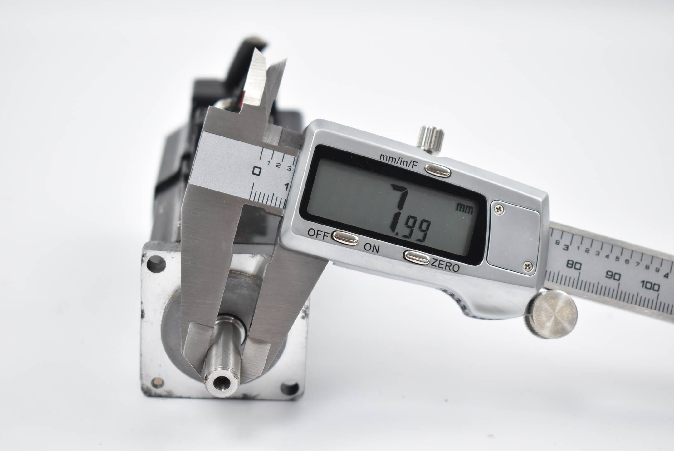 Mitsubishi AC Servo Motor HC-KFS13 ( HCKFS13 )