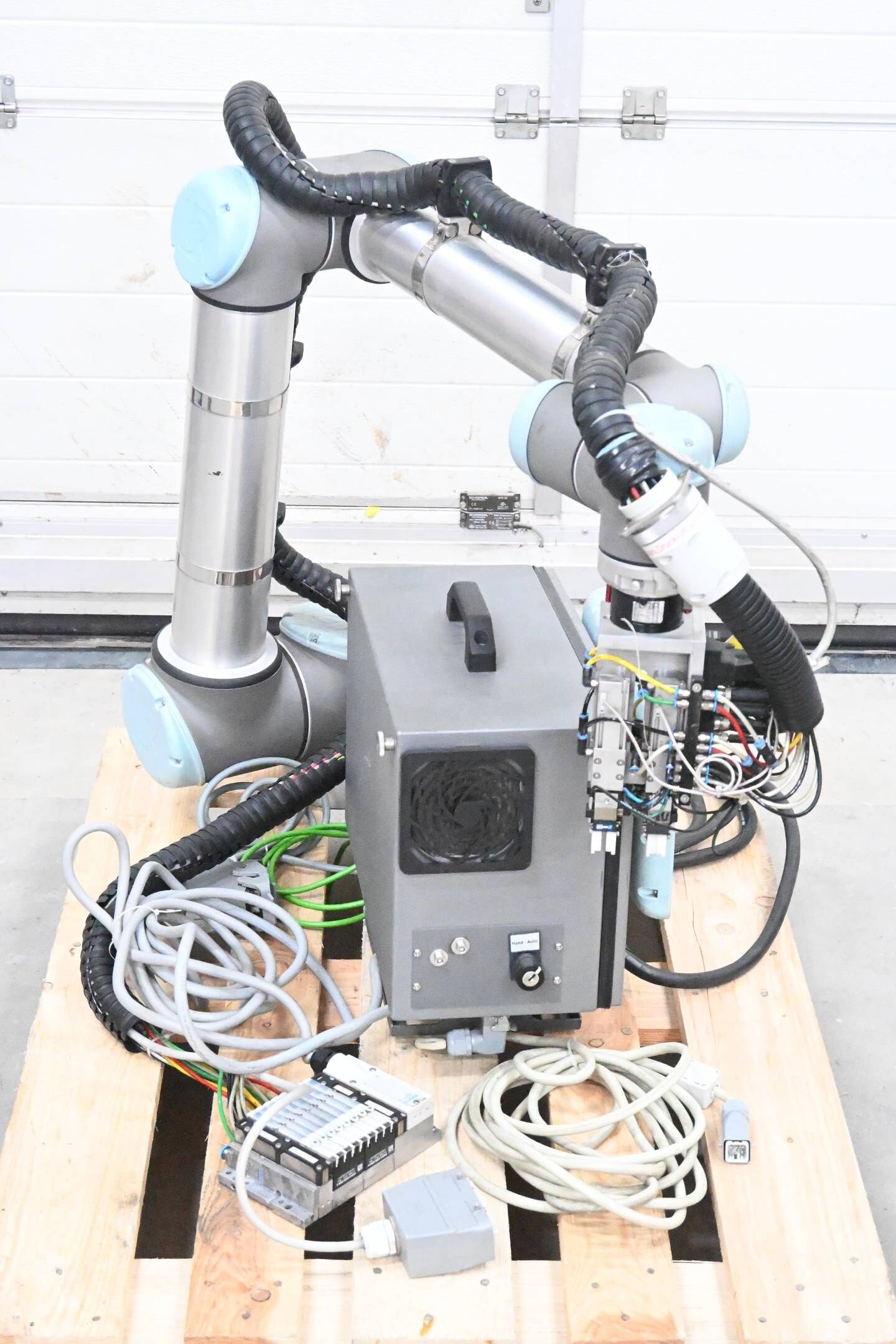 Universal Robots Industrieroboter UR10 inkl. Steuerung UR10 ( CB31UR10 ) + Panel