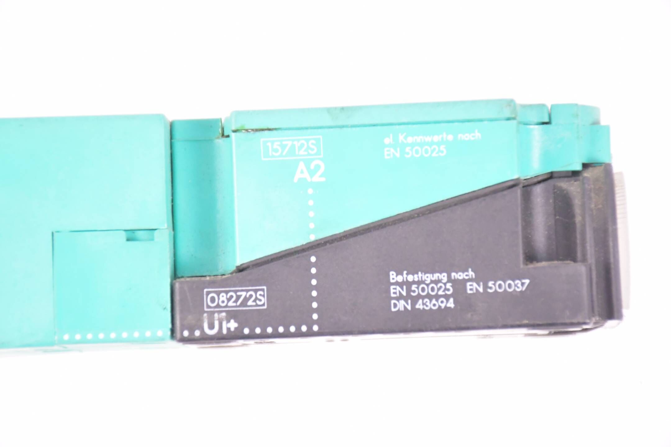 Pepperl + Fuchs steckbarer Näherungsschalter Varikont  08272S ( 15712S )