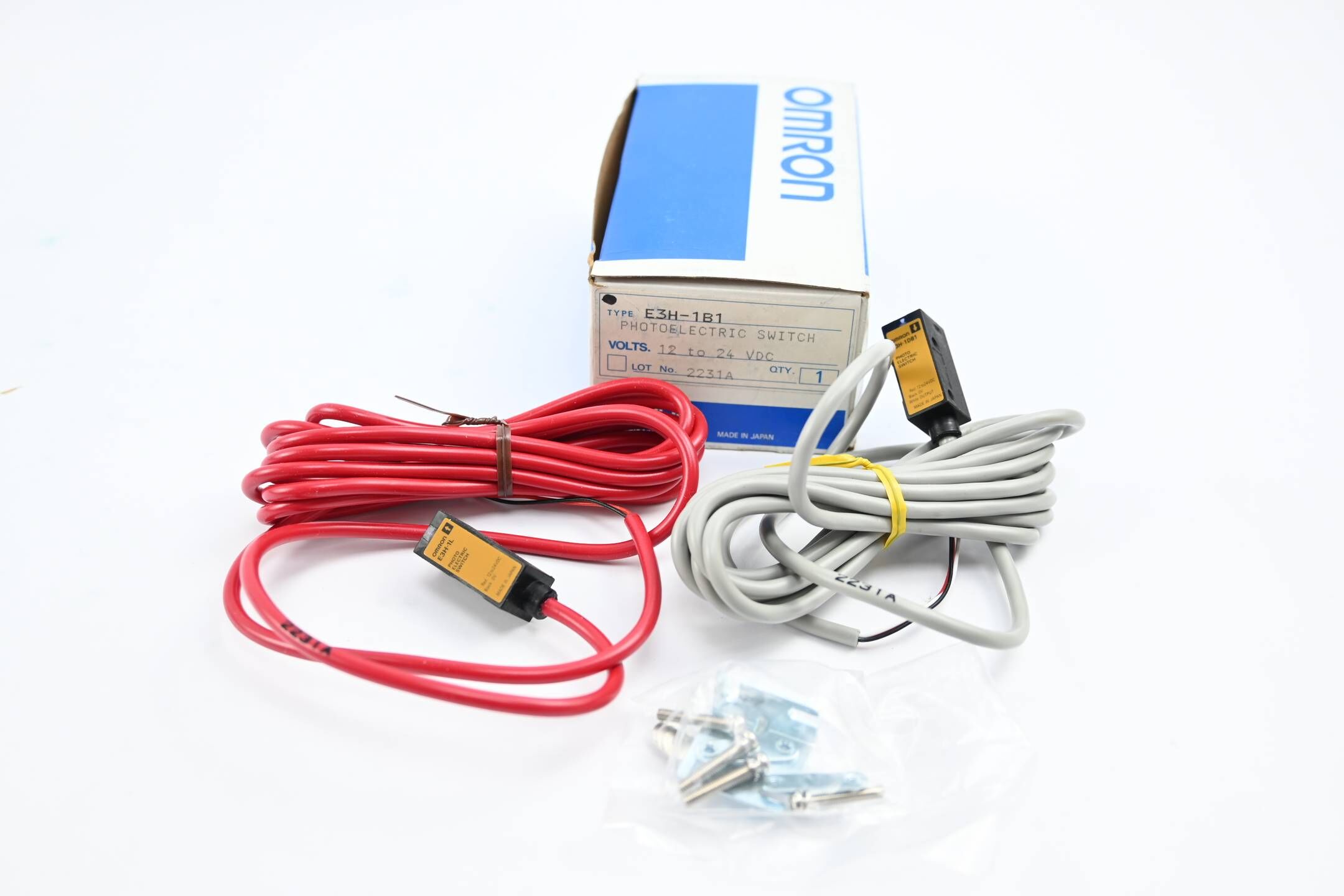 Omron Photoelectric Switch 12-24 VDC ( E3H-1B1 )