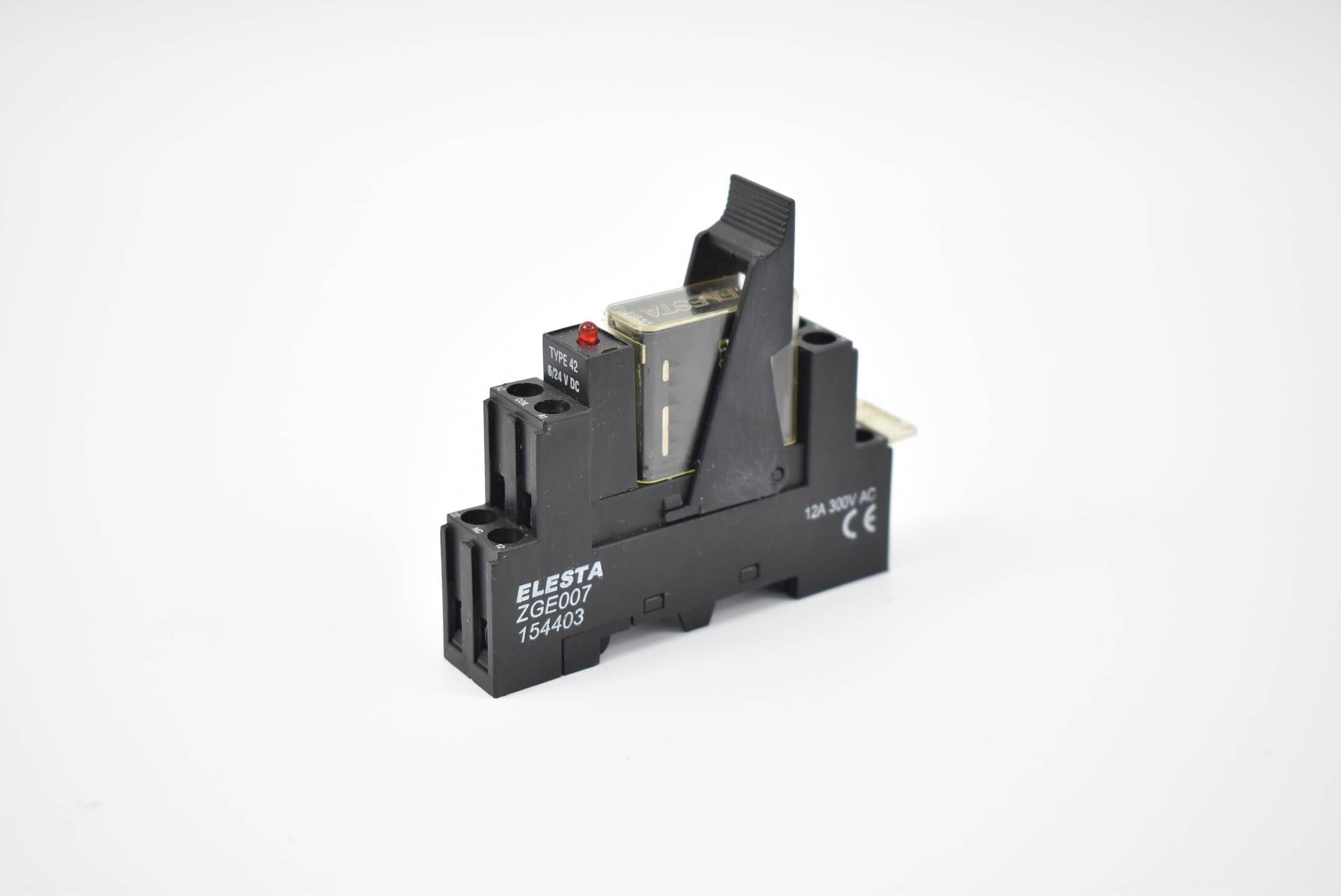 Elesta Relaissockel 154403 ( 12A 300V ) inkl. Relais SGR 282 ( 119644 )