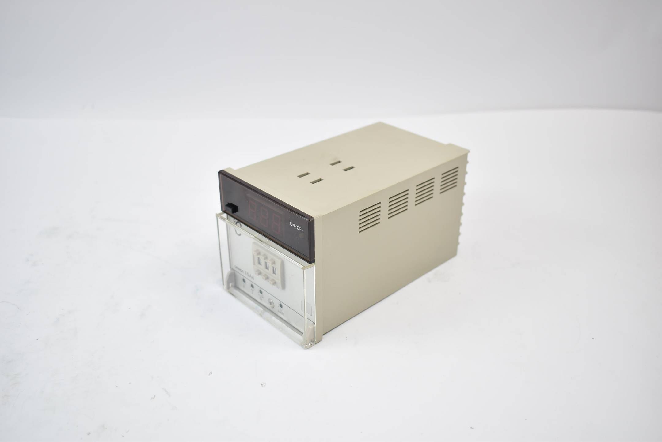 Omron Temperature Controller E5A4-R90J DIN 0-399°C AC110/120 / 220/240V
