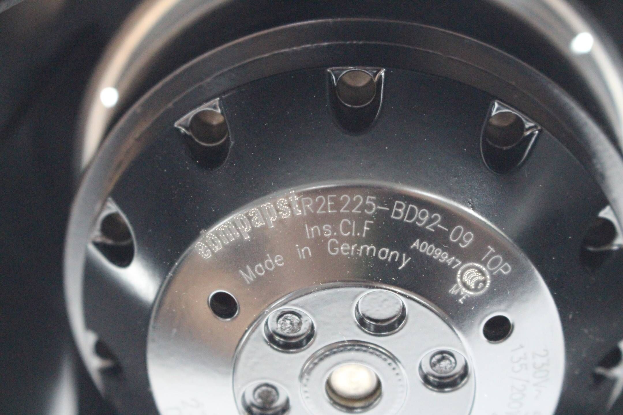 Ebm-Papst Lüfter Zentrifugallüfter R2E225-BD92-09 230V 135/200W