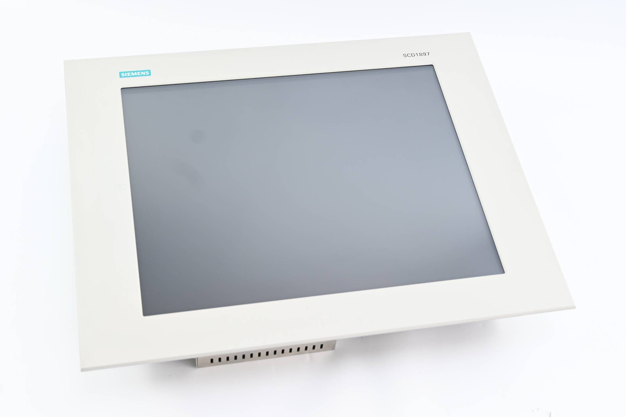 GENERALÜBERHOLT Siemens Bedienpanel SCD 1897-ET 18" 6AV8100-2BB00-0AA0 