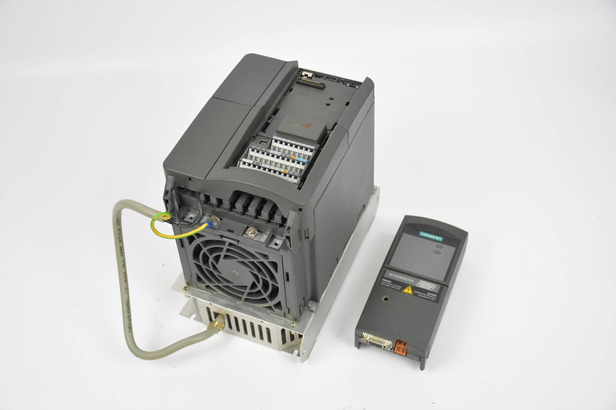 Siemens Micromaster 440 6SE6440-2AB21-1BA1 E E04/2.11 inkl. Kommutierungsdrossel