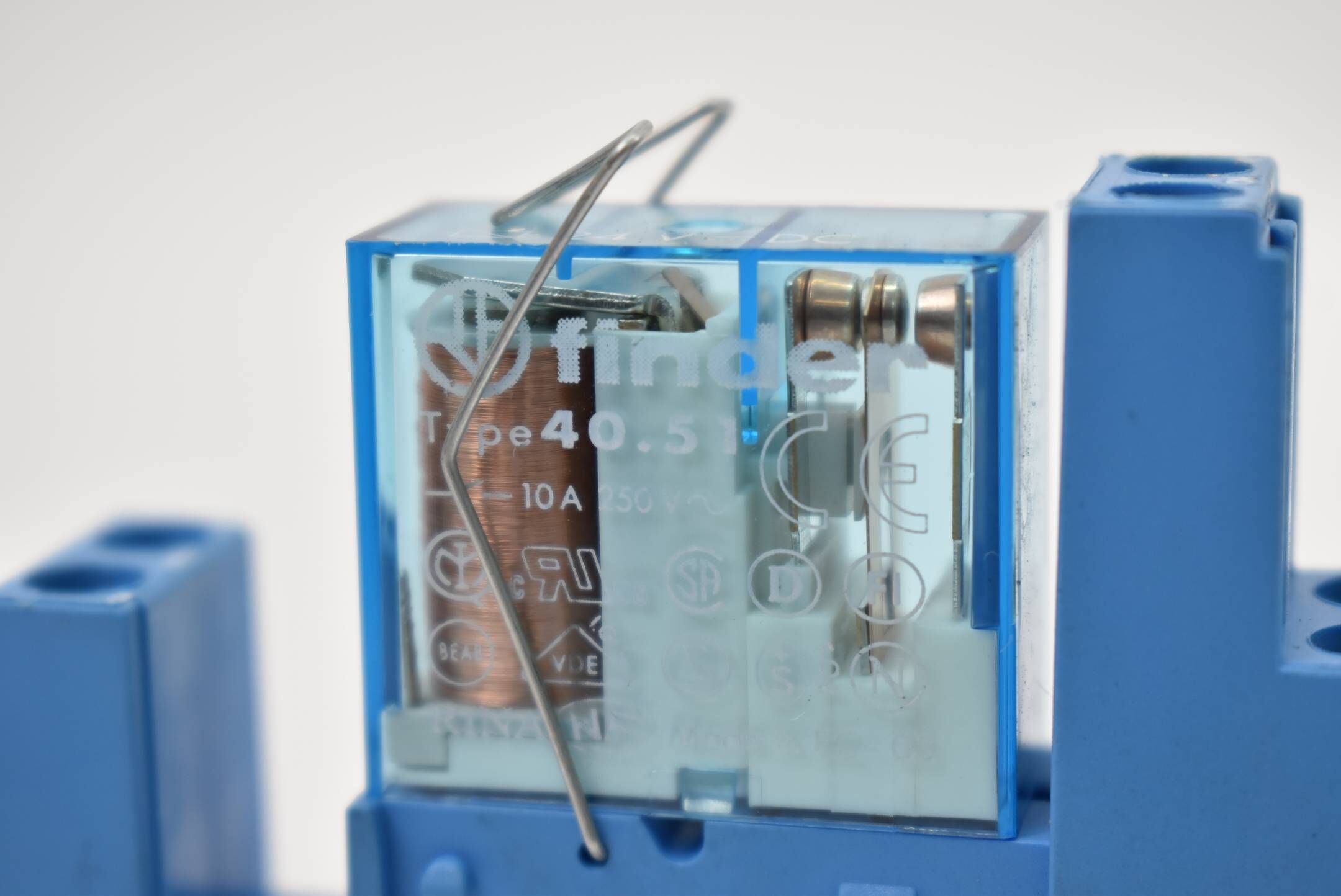 Finder Steckrelais 95.95.1 ( 95951 ) 12A 300VAC + 40.51 ( 4051 )