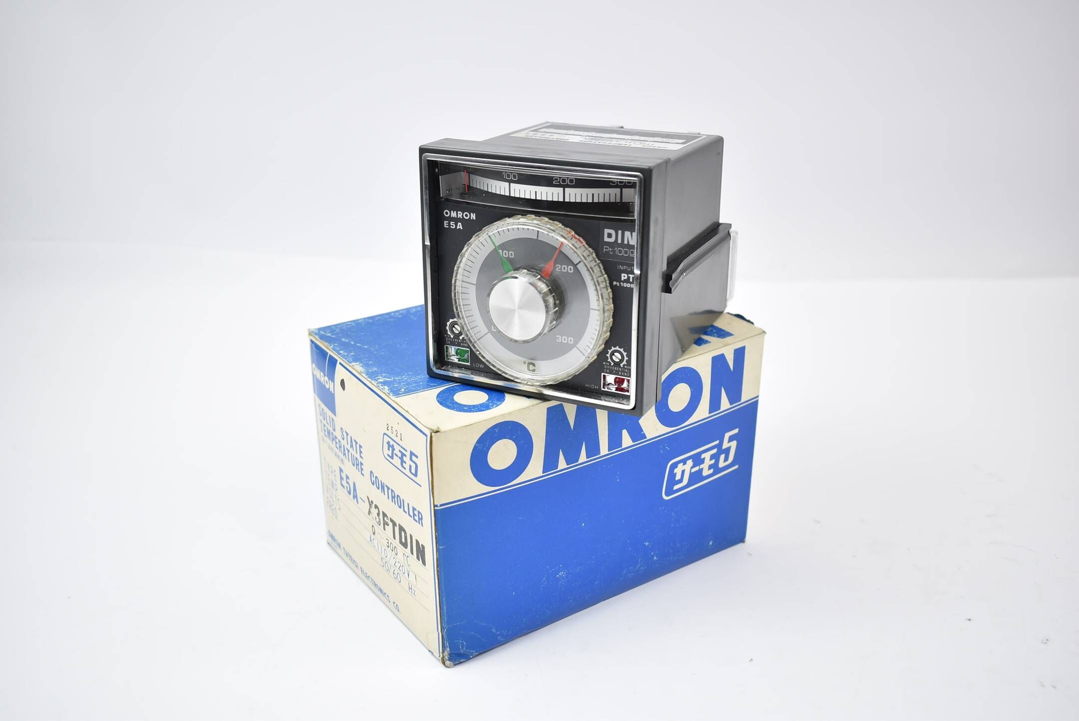 Omron Temperature Controller E5A-X3PTDIN 0-300°C 110 / 220 VAC