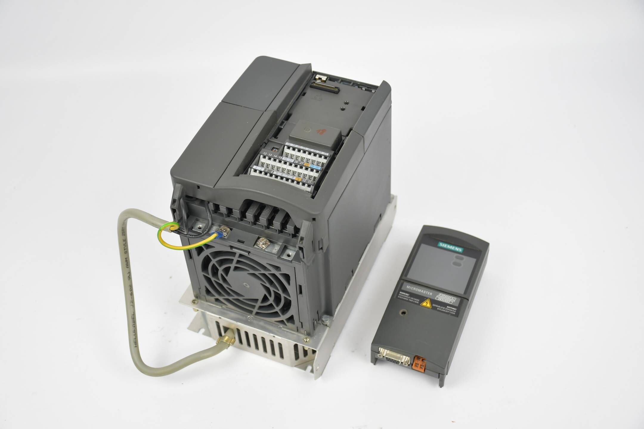 Siemens Micromaster 440 6SE6440-2AB21-1BA1 E E04/2.11 inkl. Kommutierungsdrossel