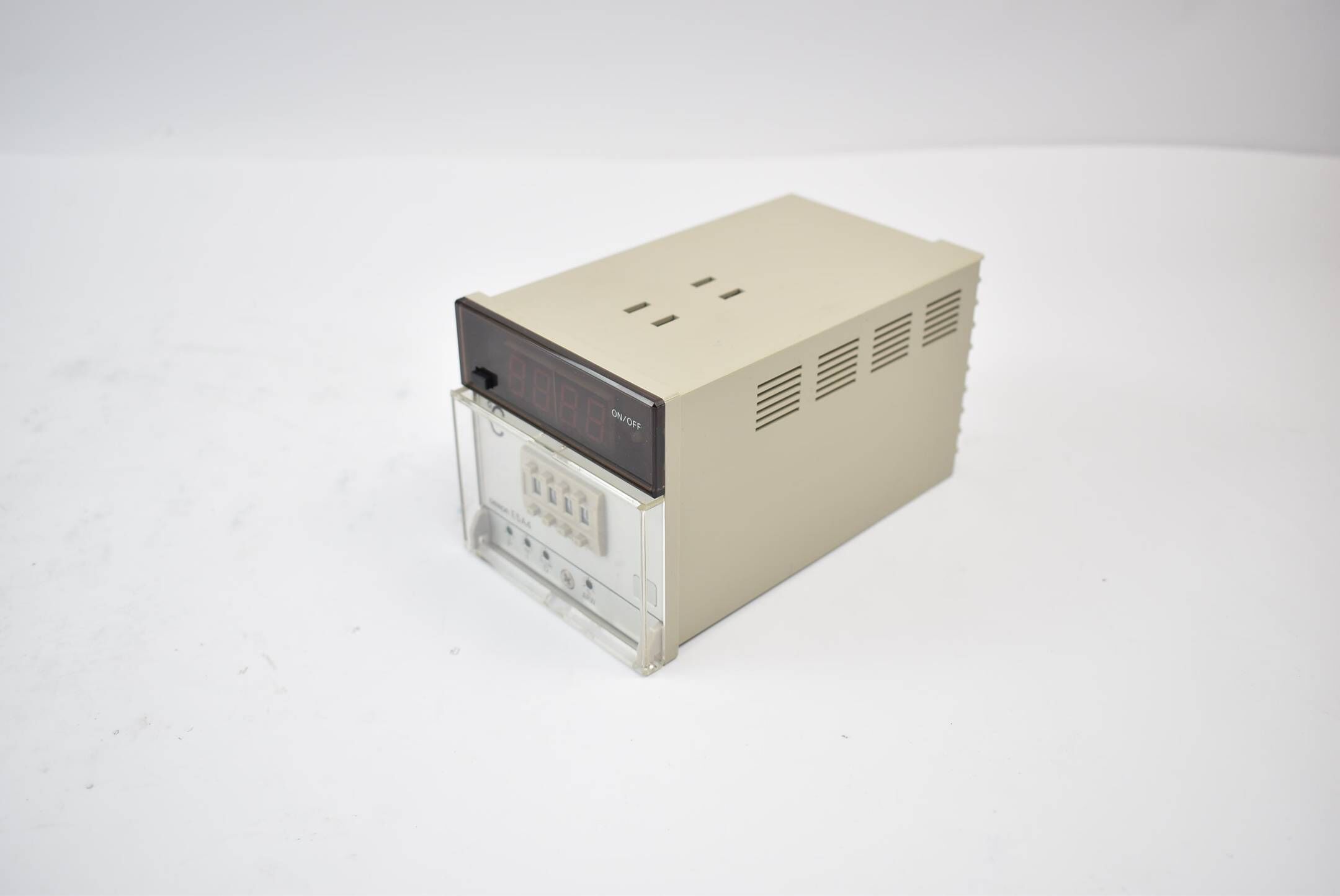 Omron Temperature Controller E5A4-R90K-DIN 0-1200°C AC110/120 / 220/240V