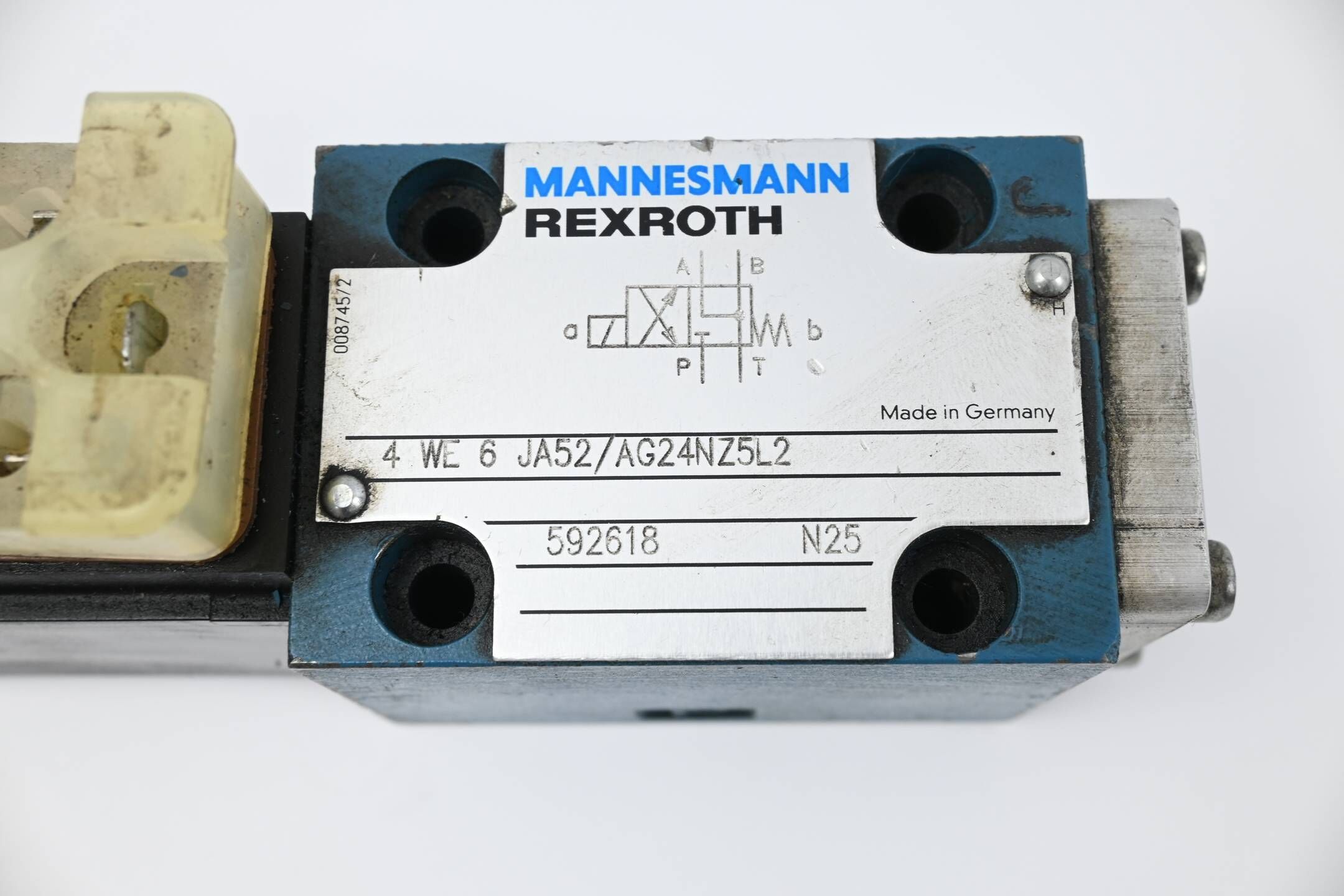 Mannesmann Rexroth Wegeschieberventil 4 WE 6 JA52/AG24NZ5L2 ( R900592618 )