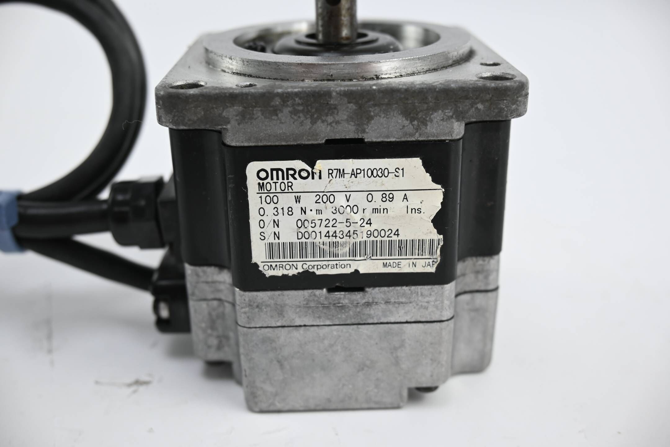 Omron Motor R7M-AP10030-S1 ( 200V 0.89A 3000/min )
