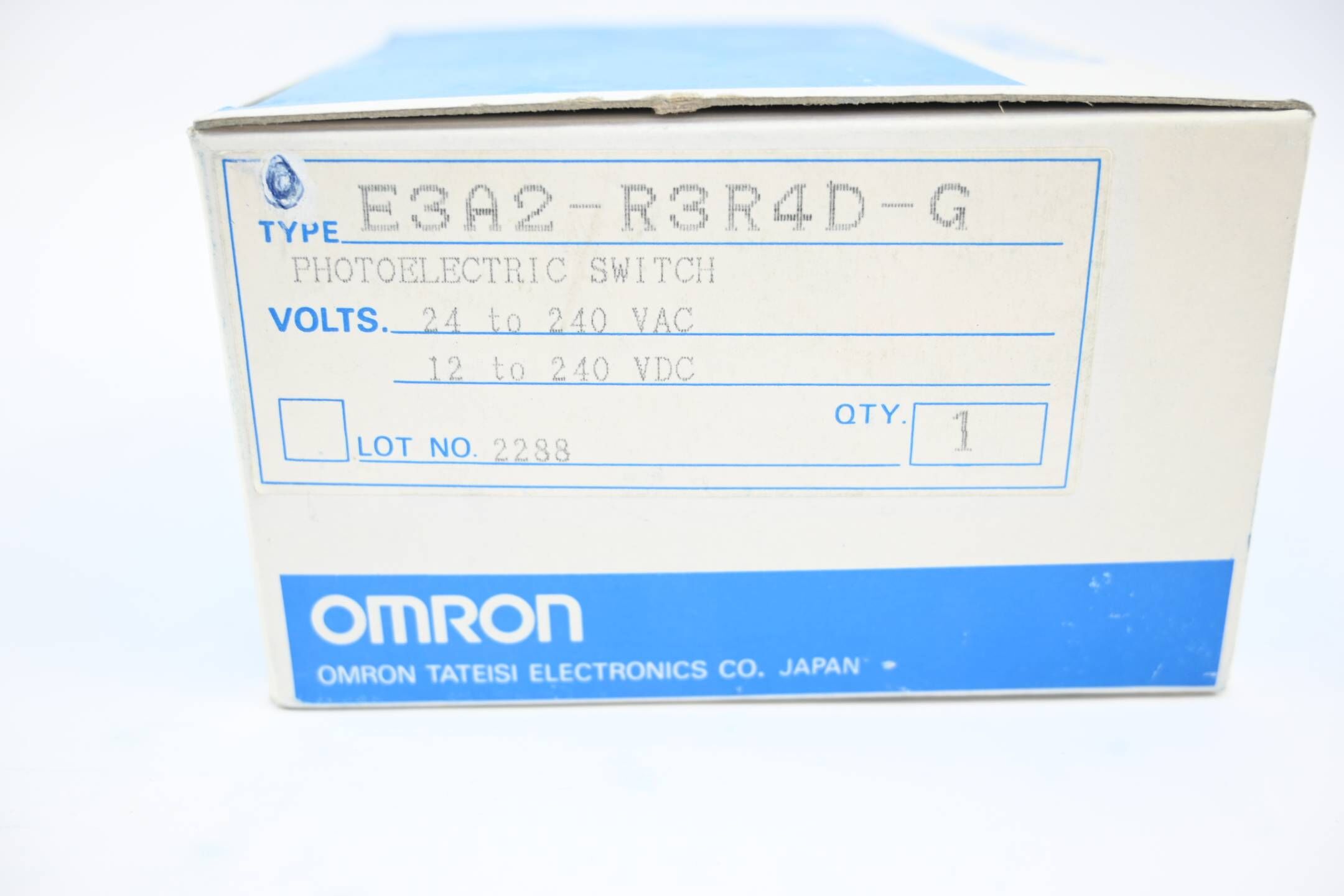 Omron Photoelectric Switch 24-240 VAC 12-240 VDC ( E3A2-R3R4D-G )
