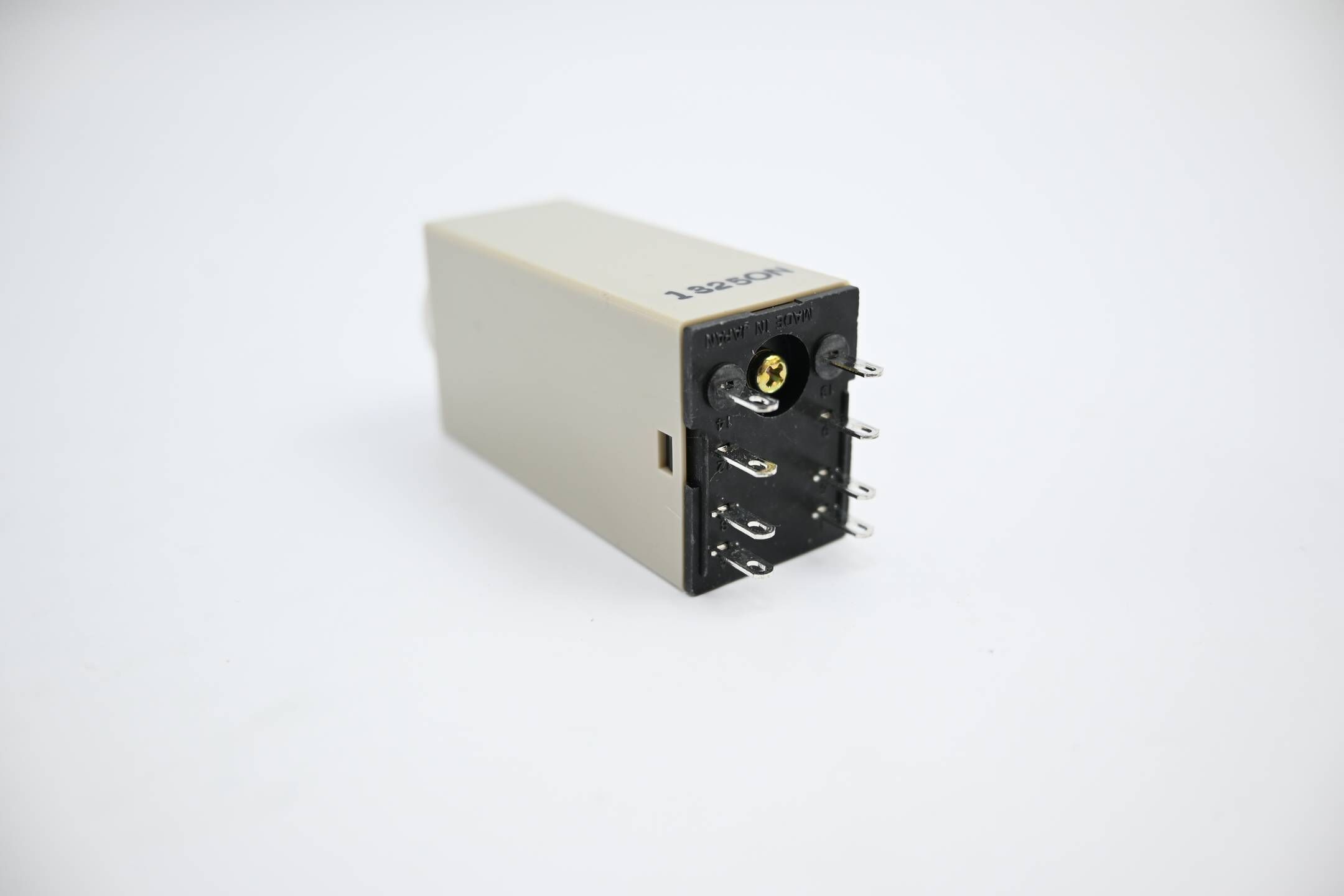 Omron Timer 5s 24 VDC ( H3Y-2 )