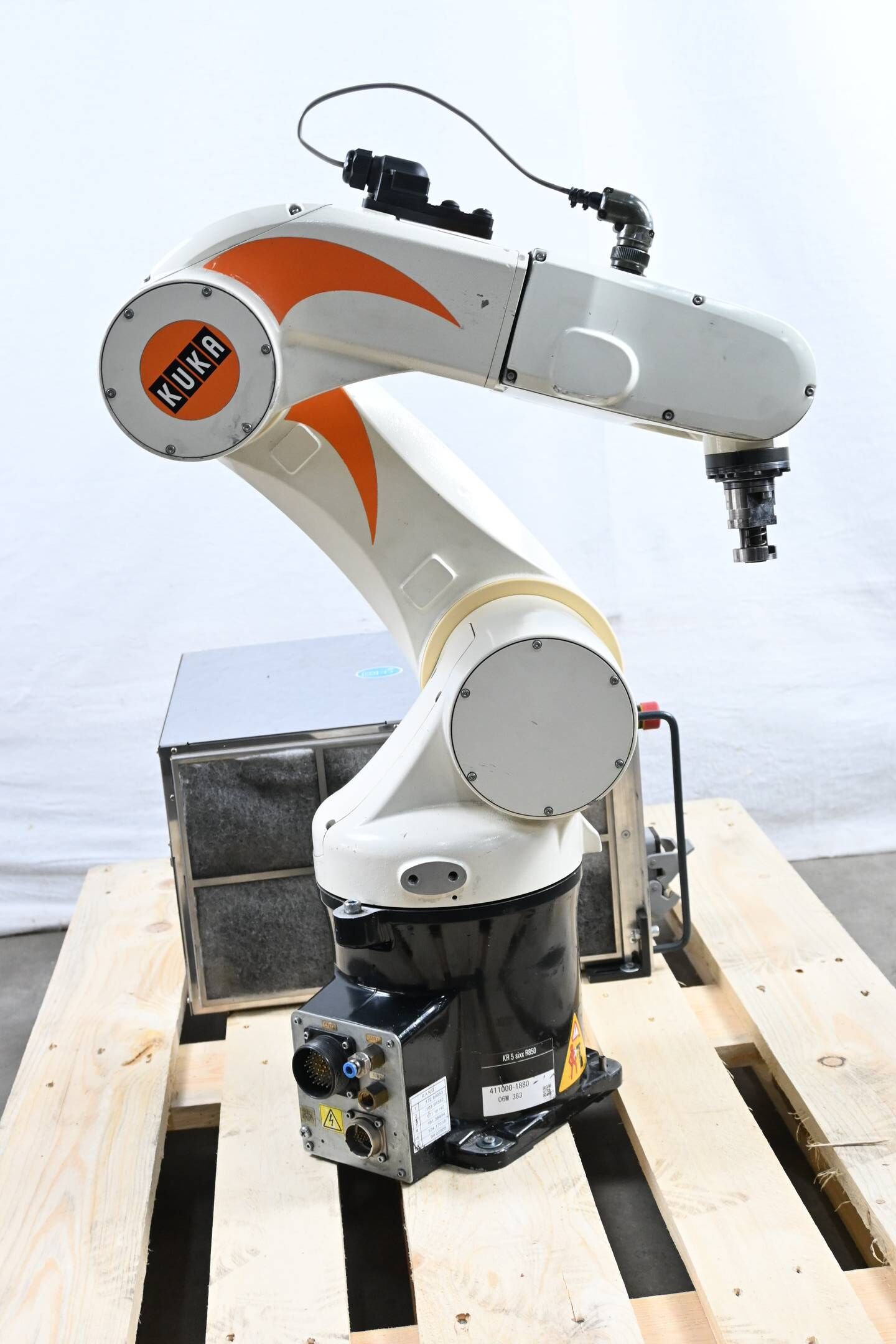 Kuka Roboter KR5 sixx R850 inkl. Schaltschrank KRC2sr + Bedienpanel 00-110-185