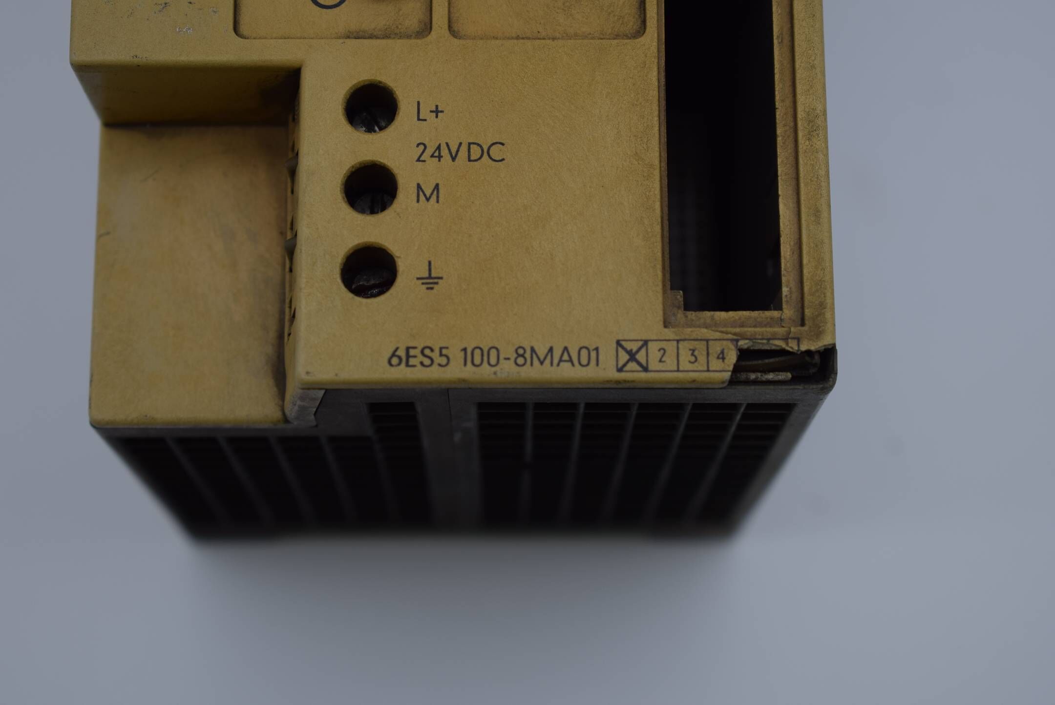 Siemens Simatic S5-100U 6ES5 100-8MA01 ( 6ES5100-8MA01 )