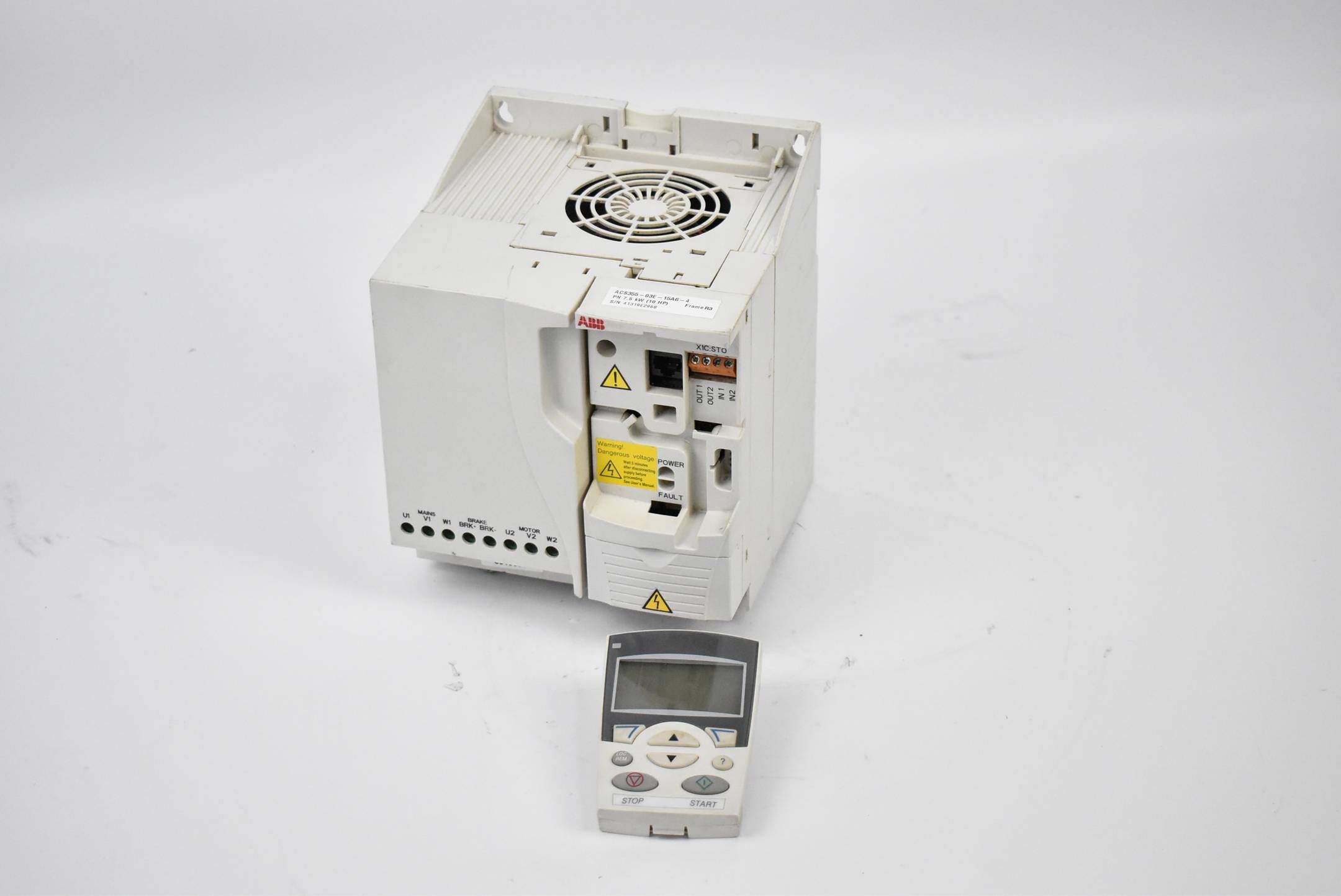 ABB ACS355 Frequenzumrichter ACS355-03E-15A6-4  incl. ACS-CP-A