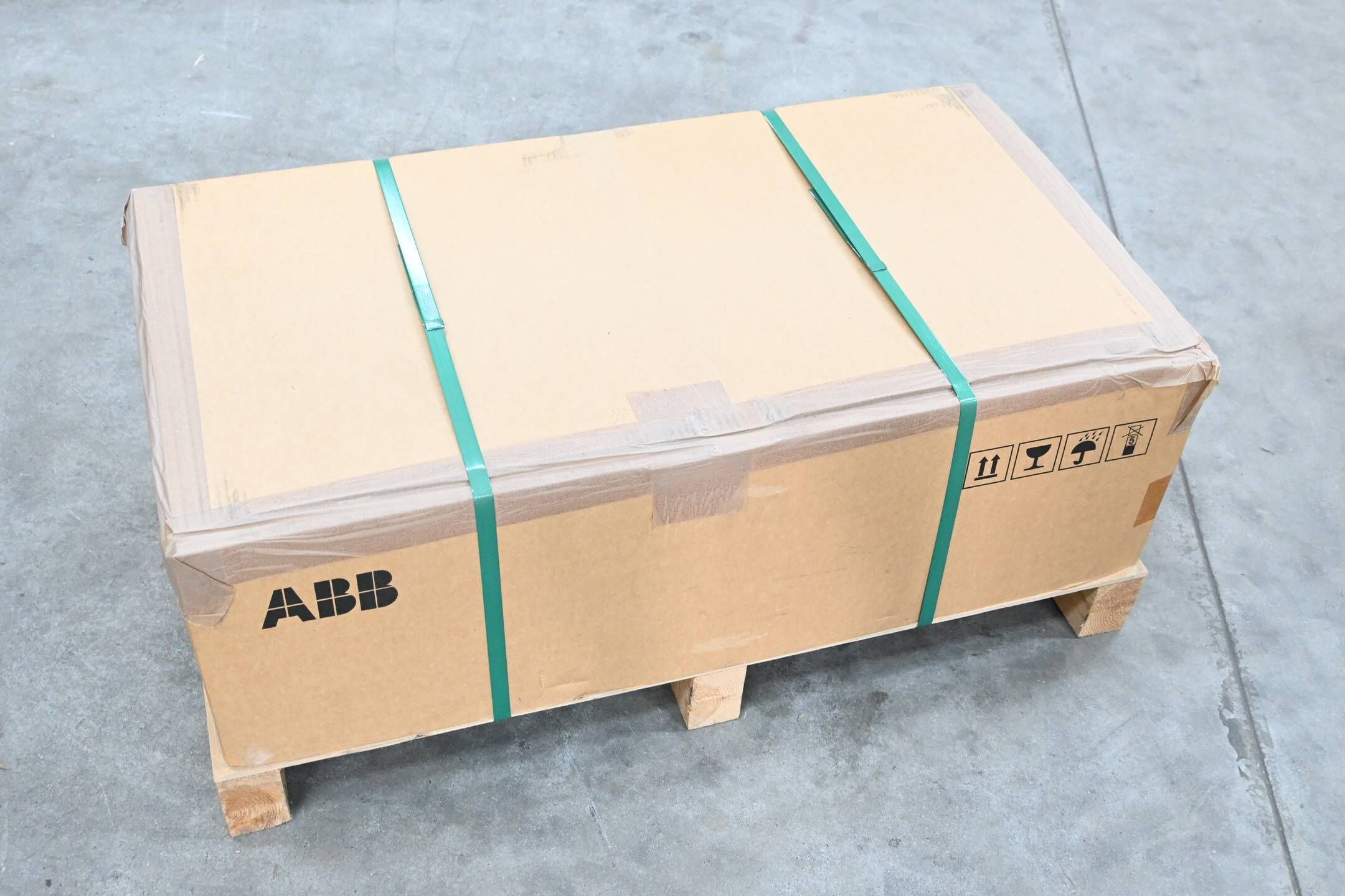 ABB Frequenzumrichter ACS800-104-0215-7+Q967