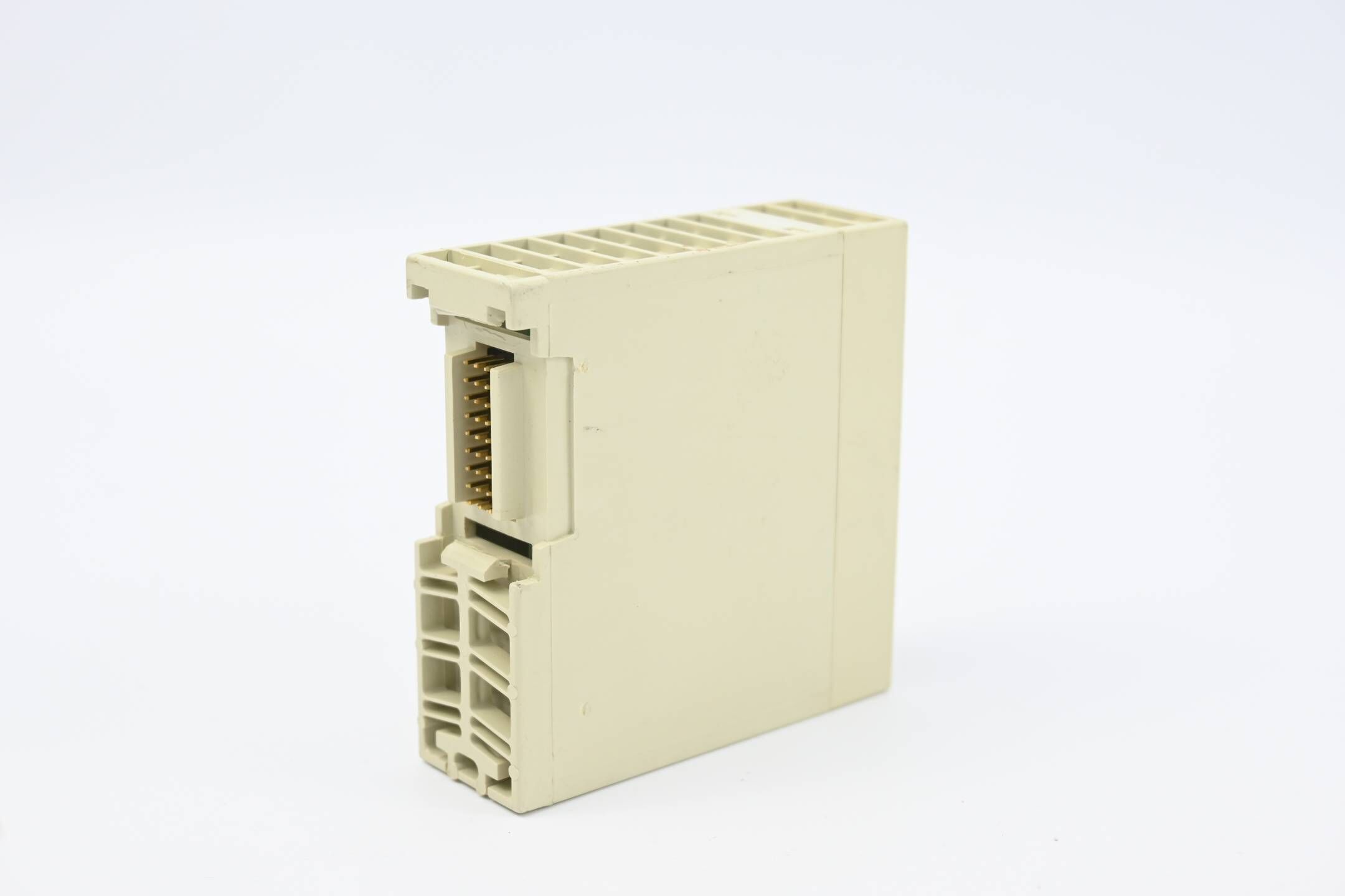 Lenze Digitales Ausgangsmodul EPM-T223 ( DO 16xDC24V 1A ) EPM-T223 1C