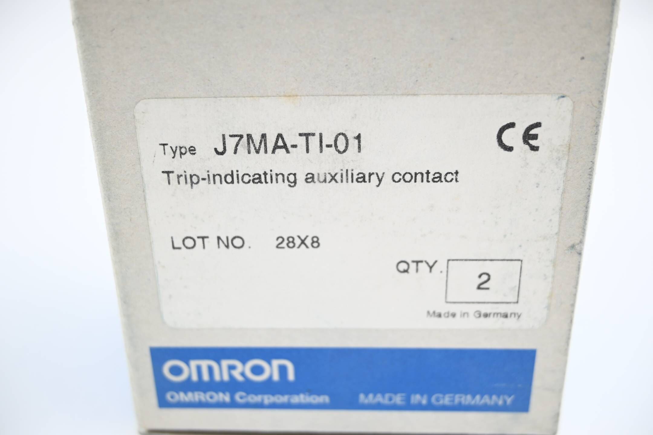 Omron 2 Stück Auslöse-Hilfskontakt J7MA-TI-01