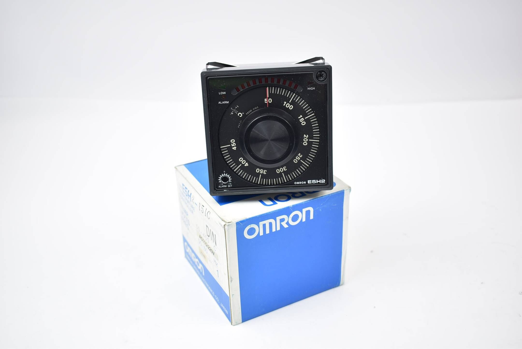 Omron Temperature Controller E5H2-Y5IC DIN 50-450 °C 110 / 220 VAC